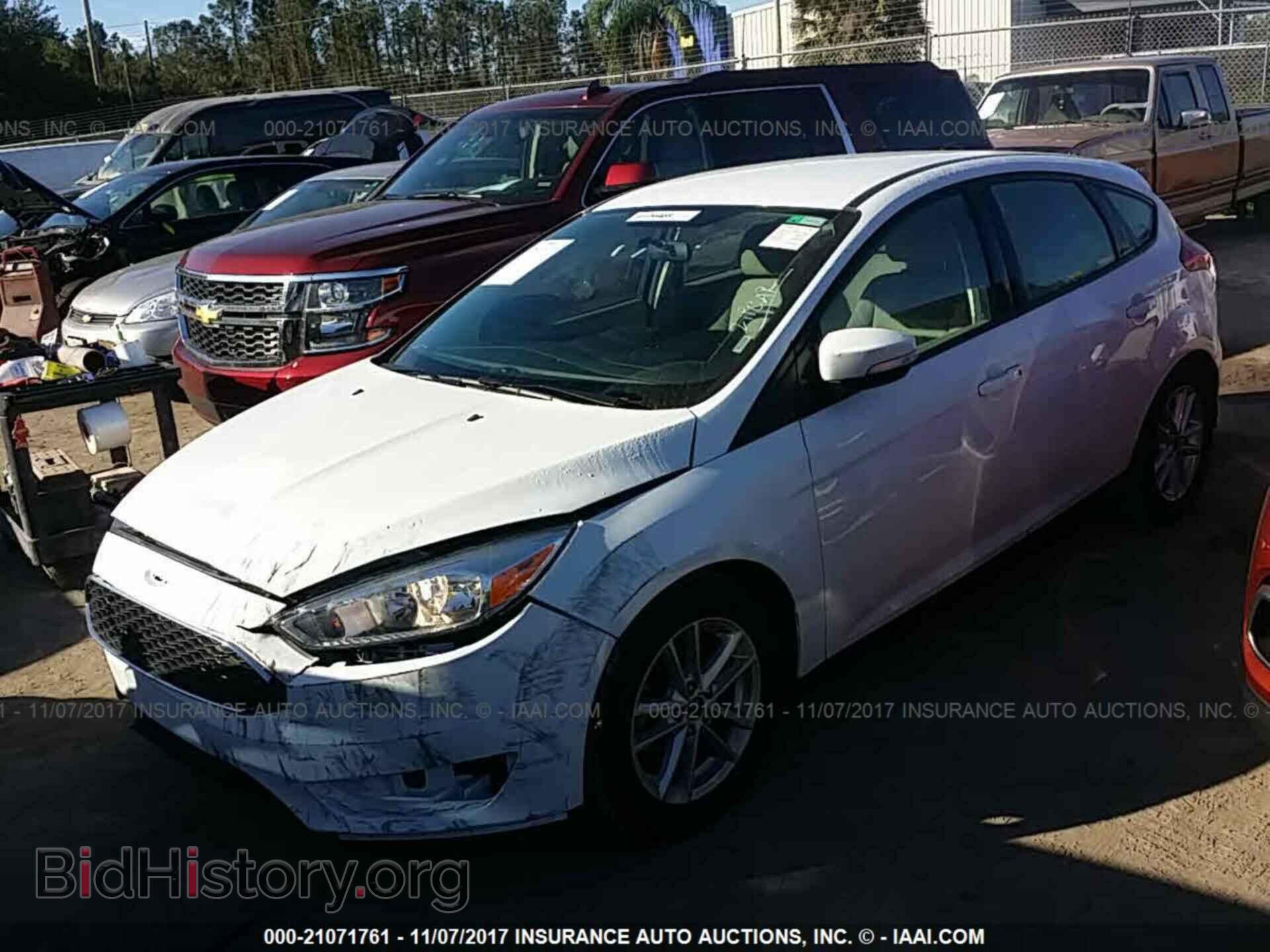2016 Ford Focus - VIN: 1FADP3K22GL291080 - Фото 2