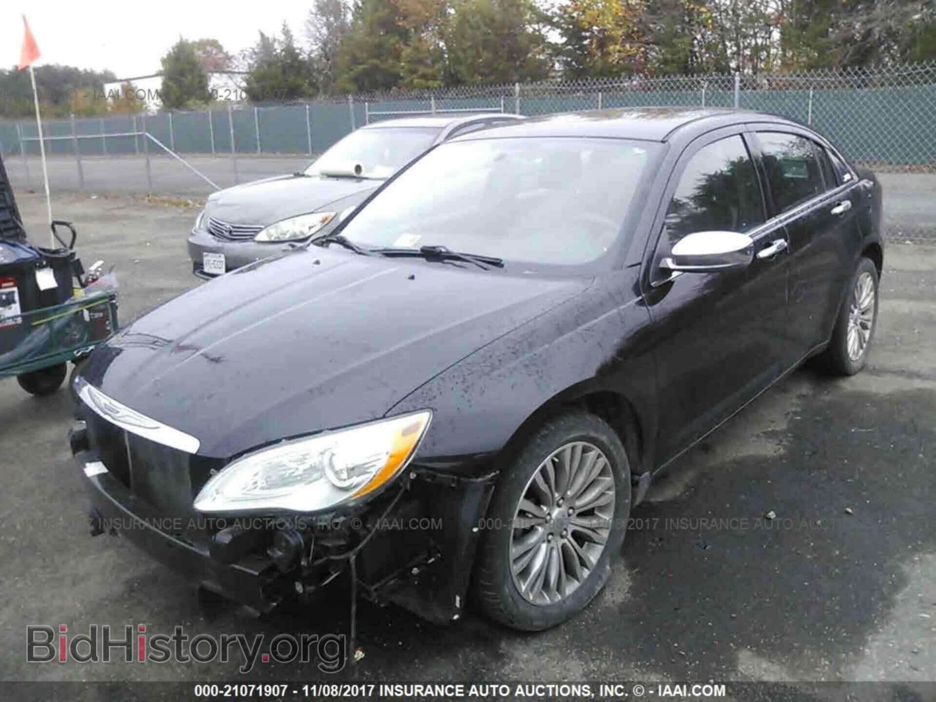 2013 Chrysler 200 - VIN: 1C3CCBCG0DN504411 - Photo 2