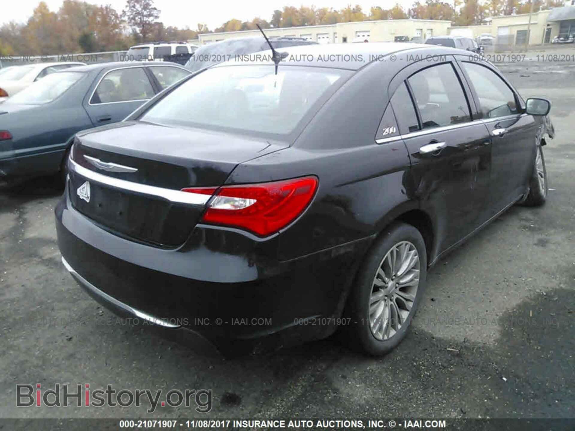 2013 Chrysler 200 - VIN: 1C3CCBCG0DN504411 - Photo 4