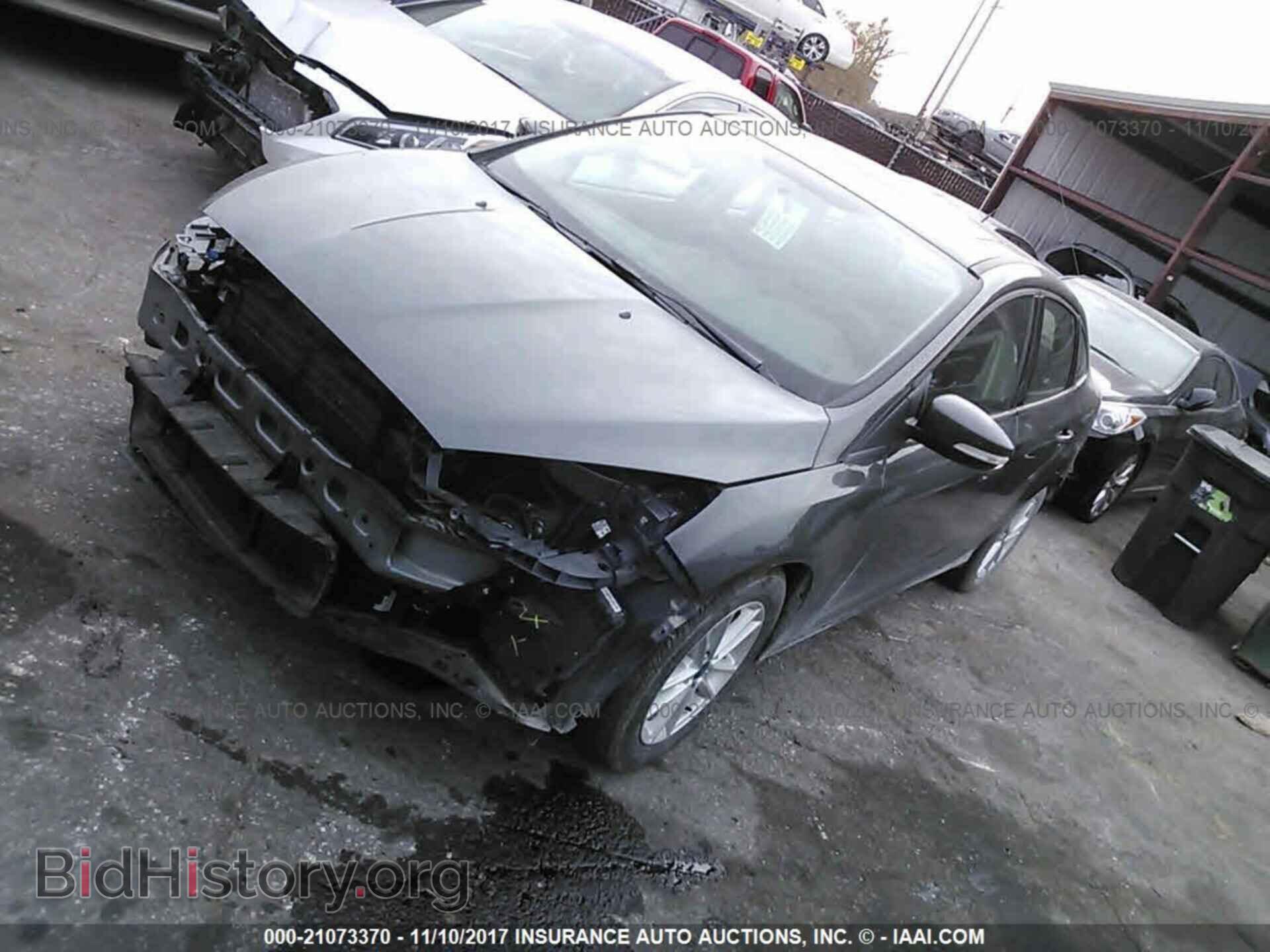 2016 Ford Focus - VIN: 1FADP3F23GL355301 - Photo 2