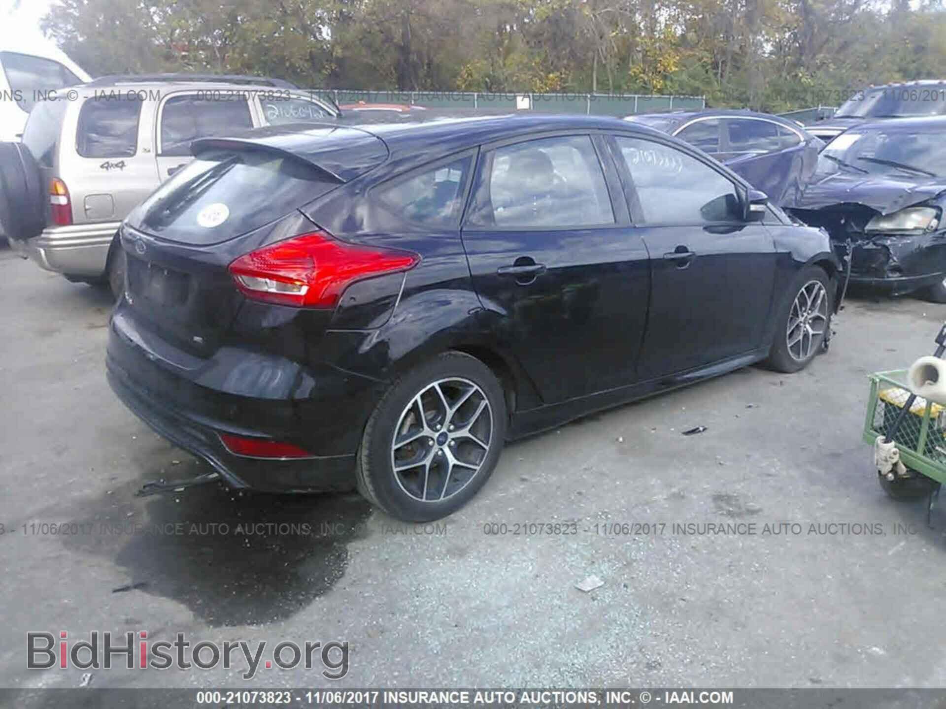 2016 Ford Focus - VIN: 1FADP3K22GL261626 - Photo 4
