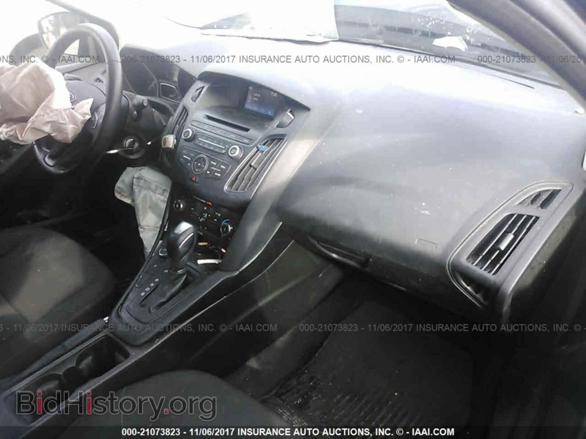 2016 Ford Focus - VIN: 1FADP3K22GL261626 - Photo 5