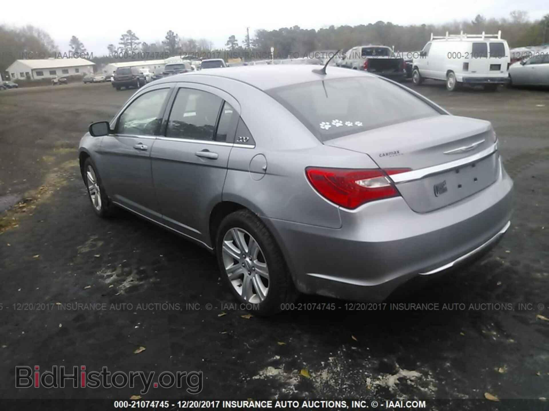 2013 Chrysler 200 - VIN: 1C3CCBAB1DN639923 - Фото 3