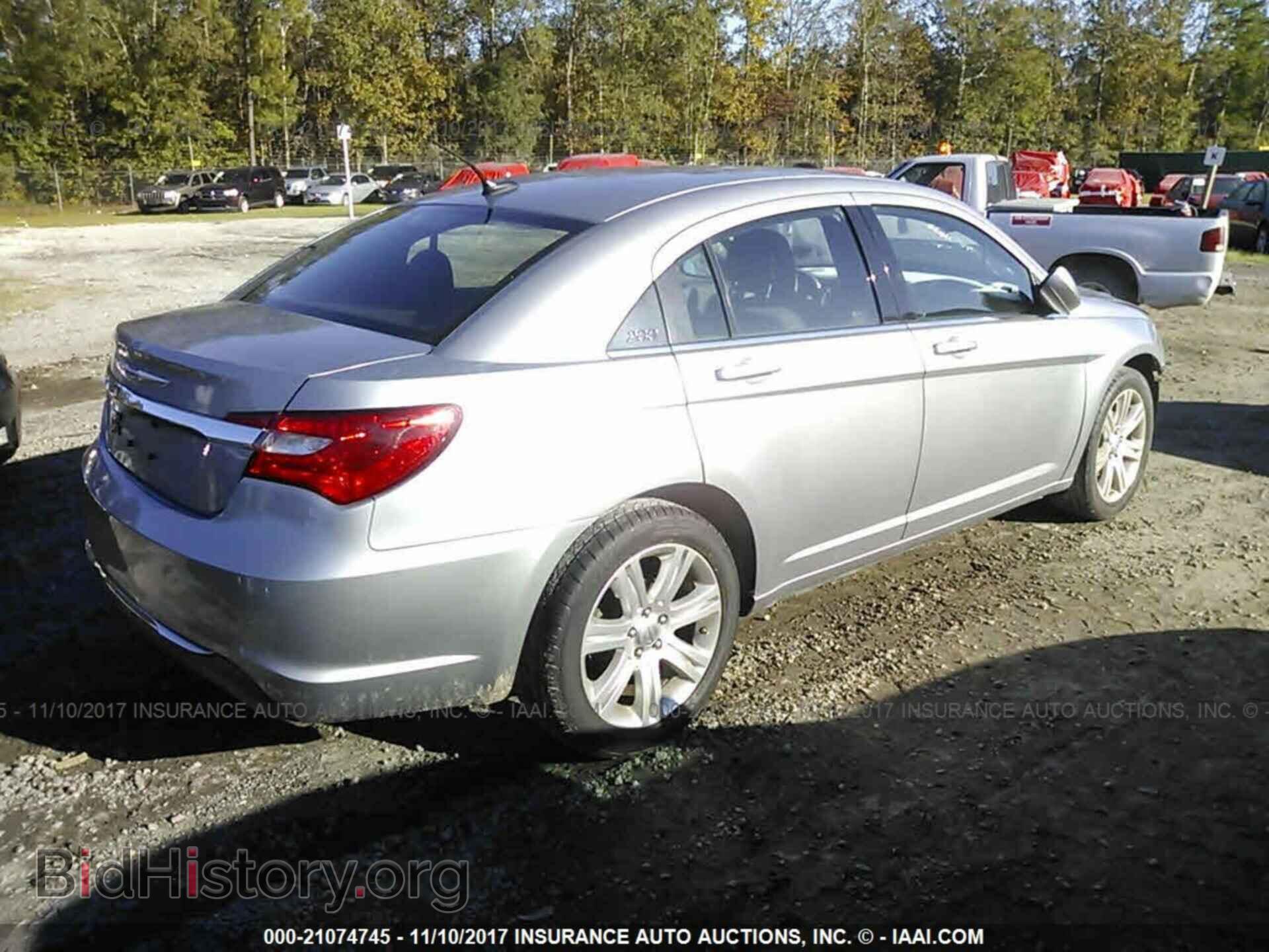 2013 Chrysler 200 - VIN: 1C3CCBAB1DN639923 - Фото 4
