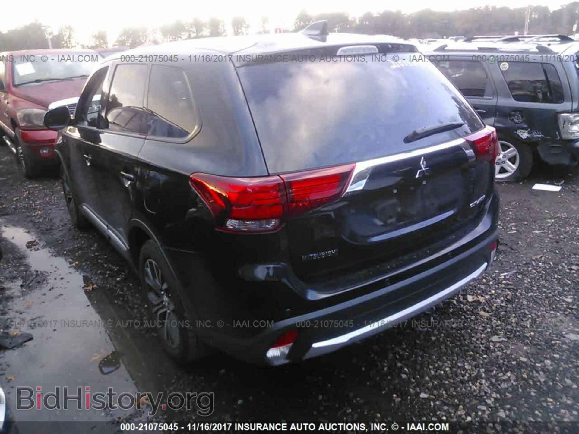 2017 Mitsubishi Outlander - VIN: JA4AZ2A39HZ024765 - Фото 3