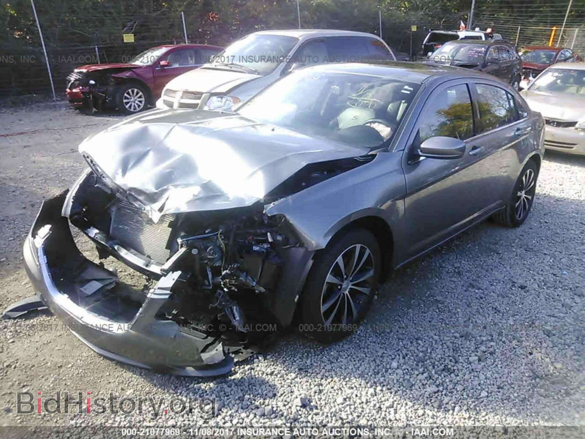 2013 Chrysler 200 - VIN: 1C3CCBCG4DN602647 - Photo 2
