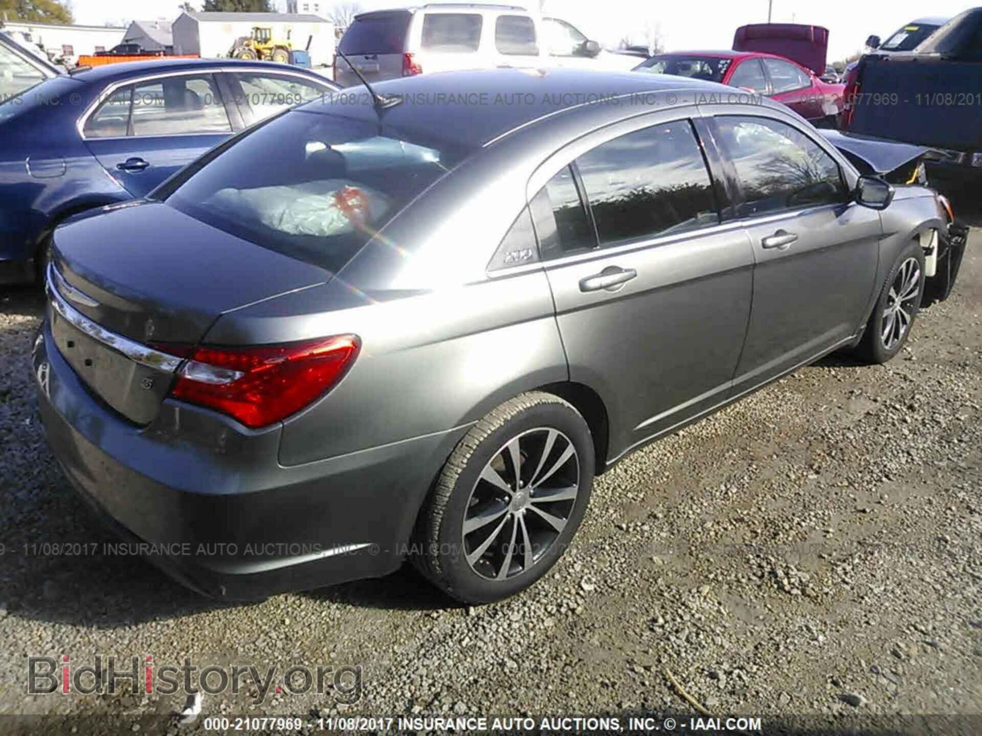 2013 Chrysler 200 - VIN: 1C3CCBCG4DN602647 - Photo 4