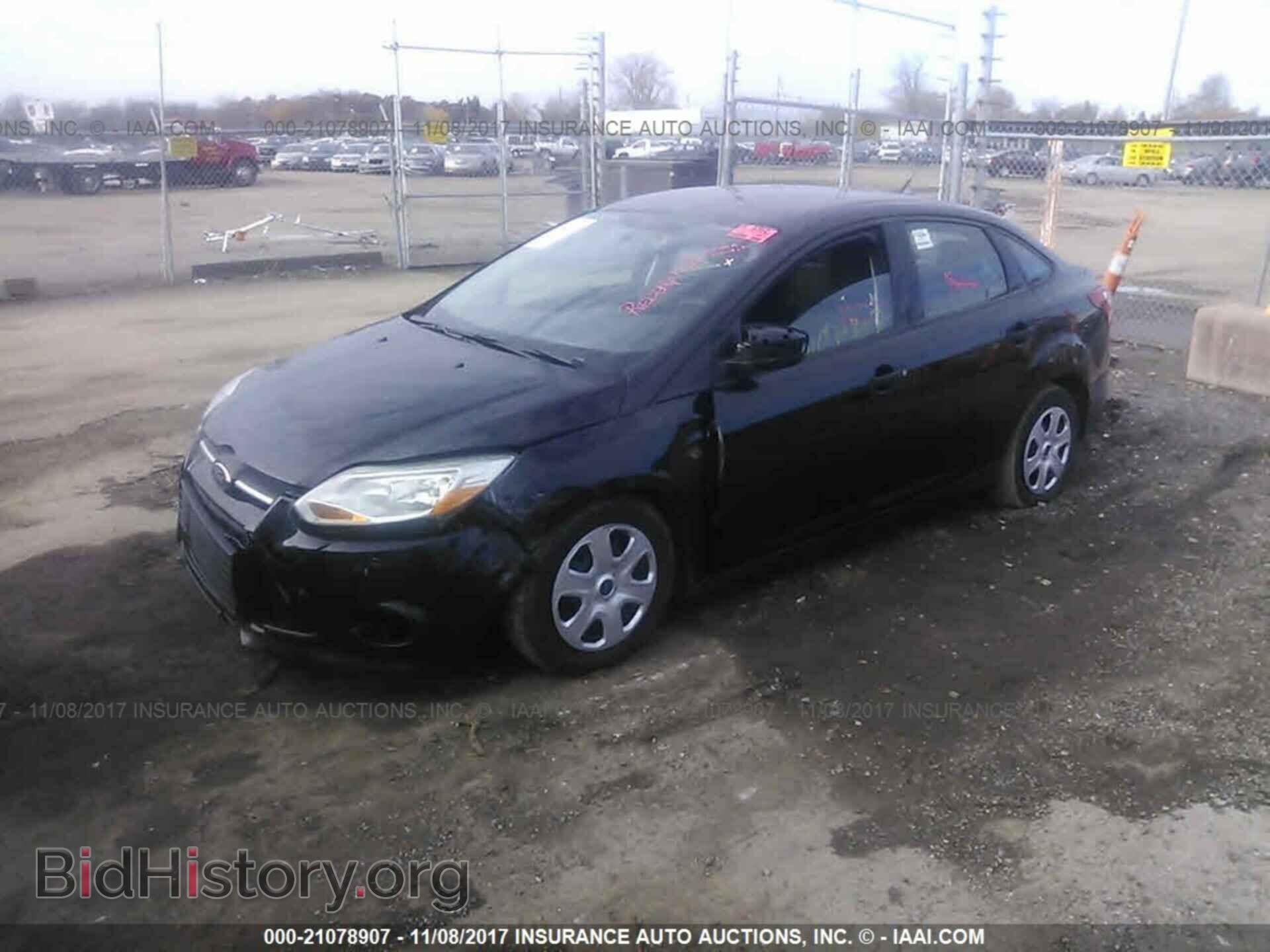 2014 Ford Focus - VIN: 1FADP3E21EL106302 - Фото 2