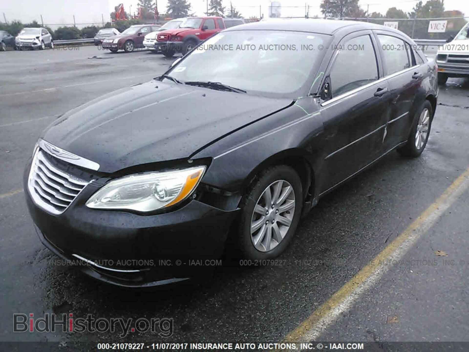 2011 Chrysler 200 - VIN: 1C3BC1FG0BN552618 - Photo 2