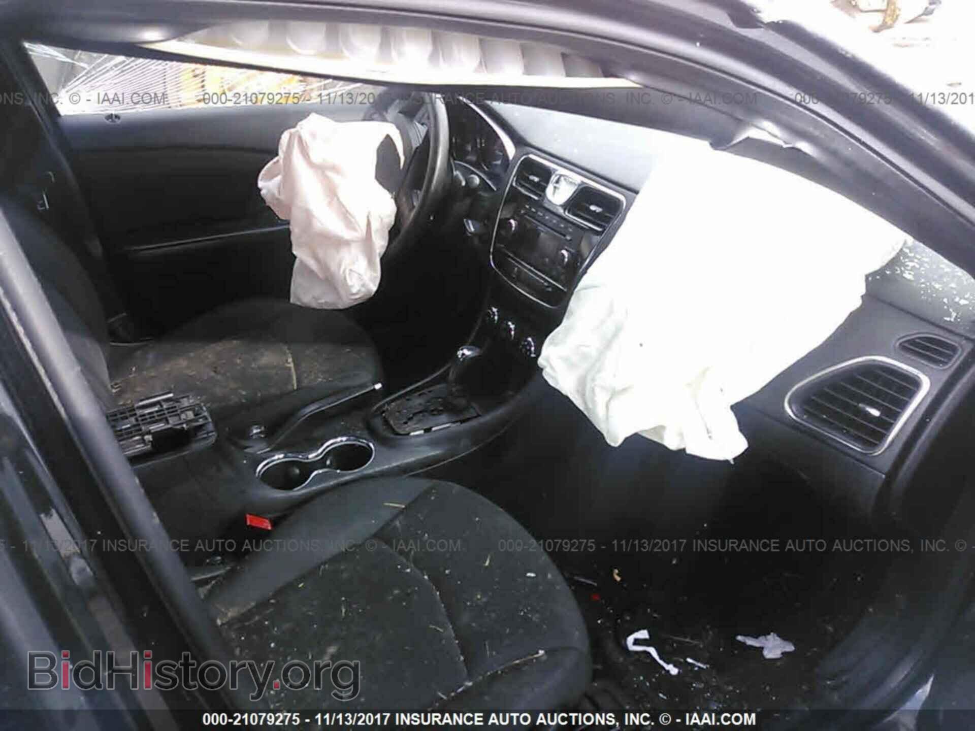 2011 Chrysler 200 - VIN: 1C3BC4FB3BN522888 - Photo 5