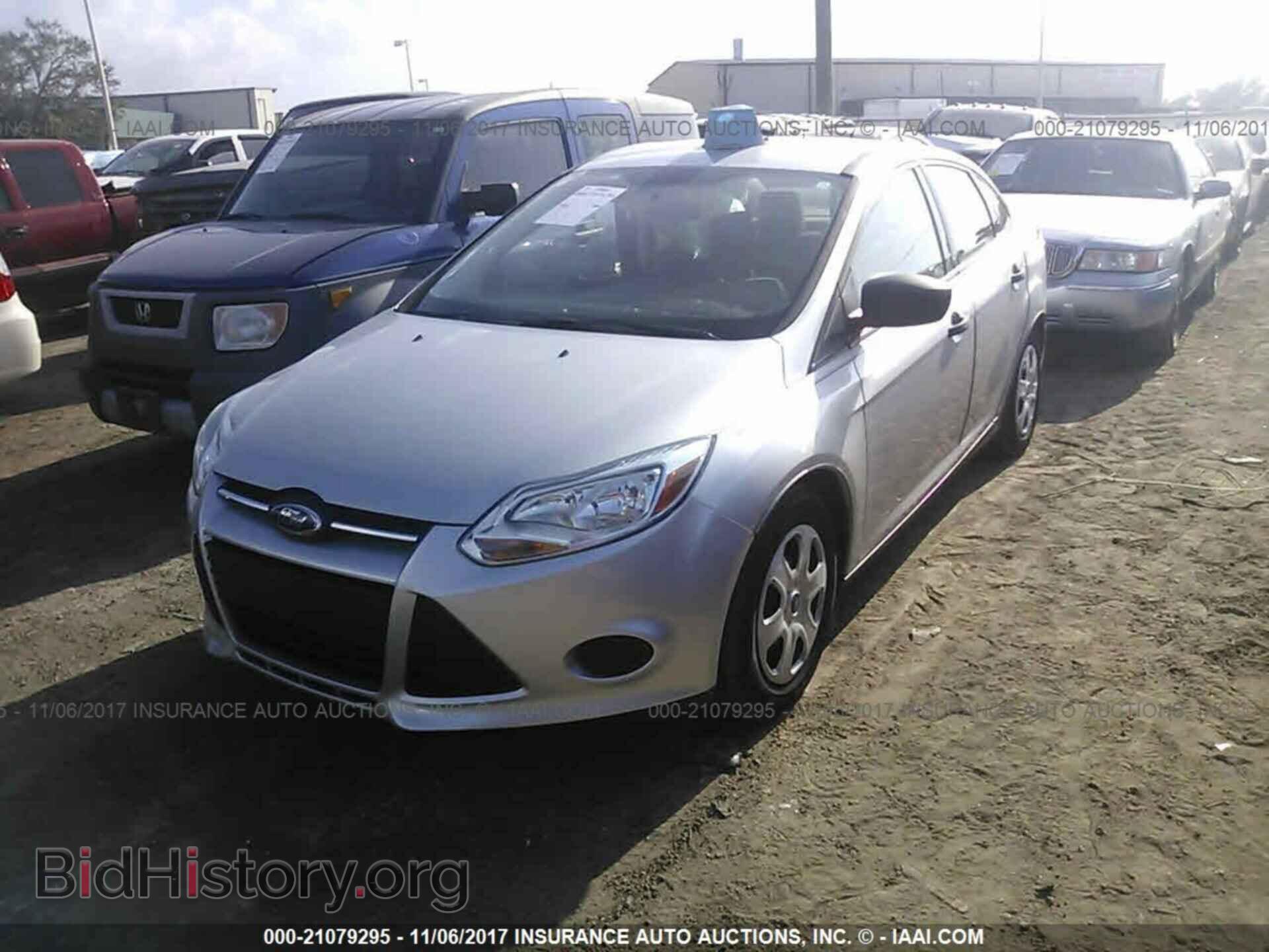 2013 Ford Focus - VIN: 1FADP3E20DL260093 - Фото 2