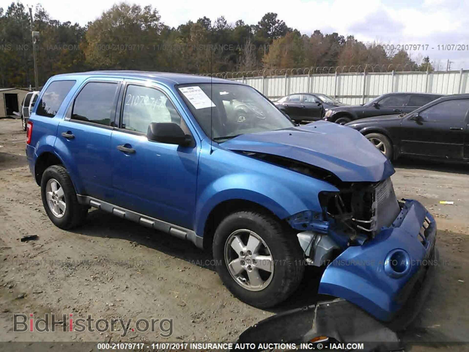 Photo 1FMCU0C77BKB60762 - Ford Escape 2011