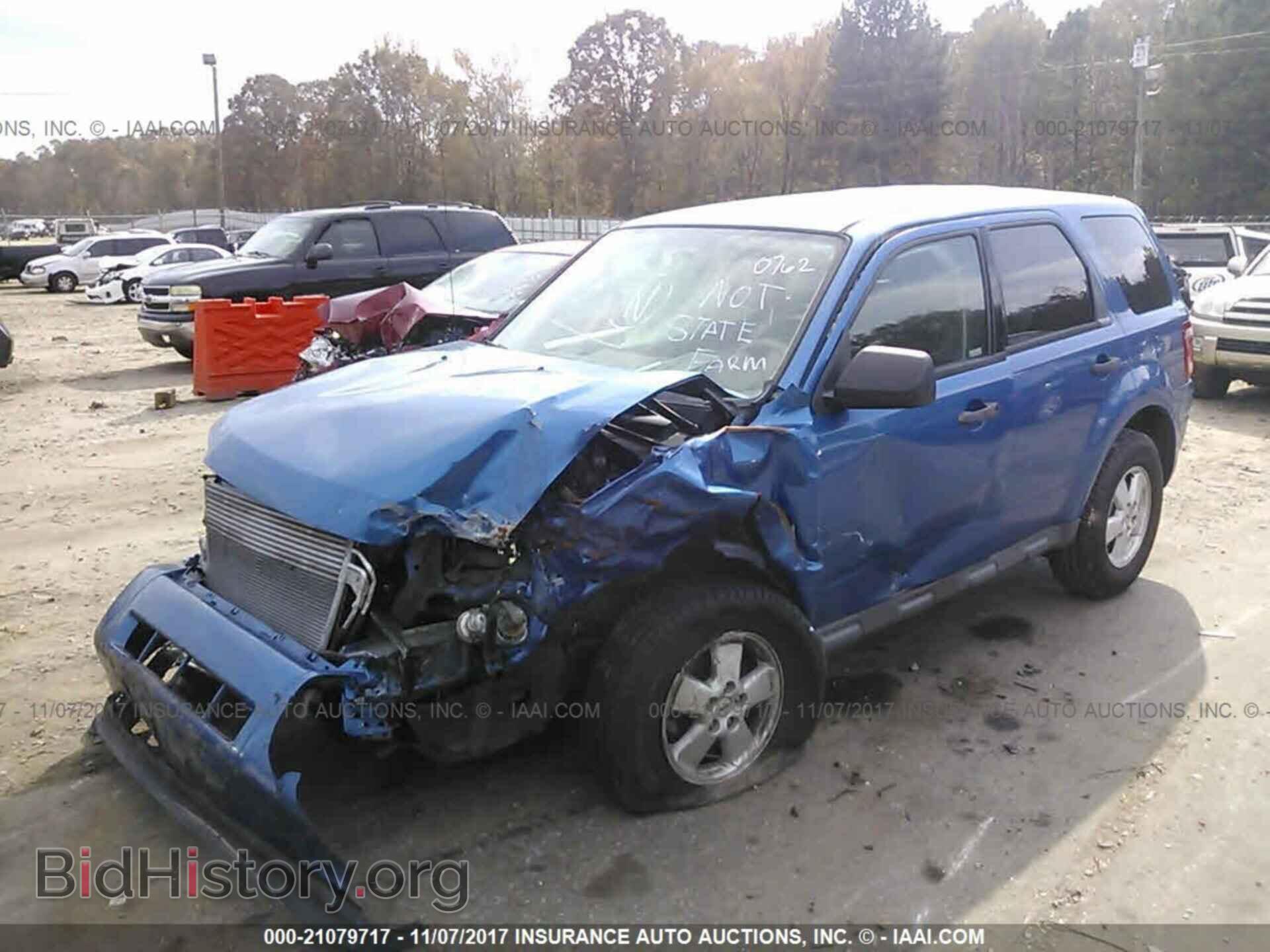 2011 Ford Escape - VIN: 1FMCU0C77BKB60762 - Photo 2