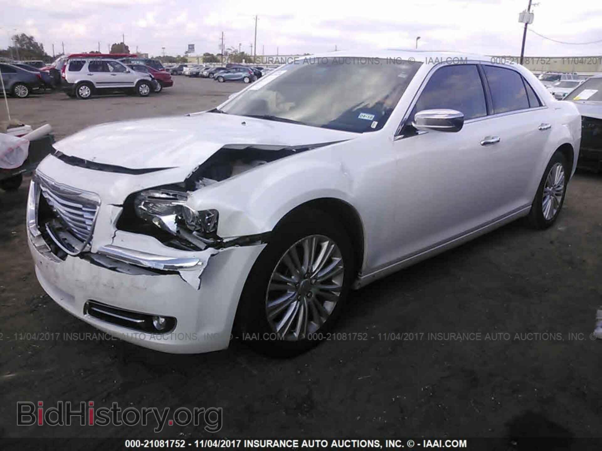 2014 Chrysler 300c - VIN: 2C3CCAKG8EH158002 - Фото 2