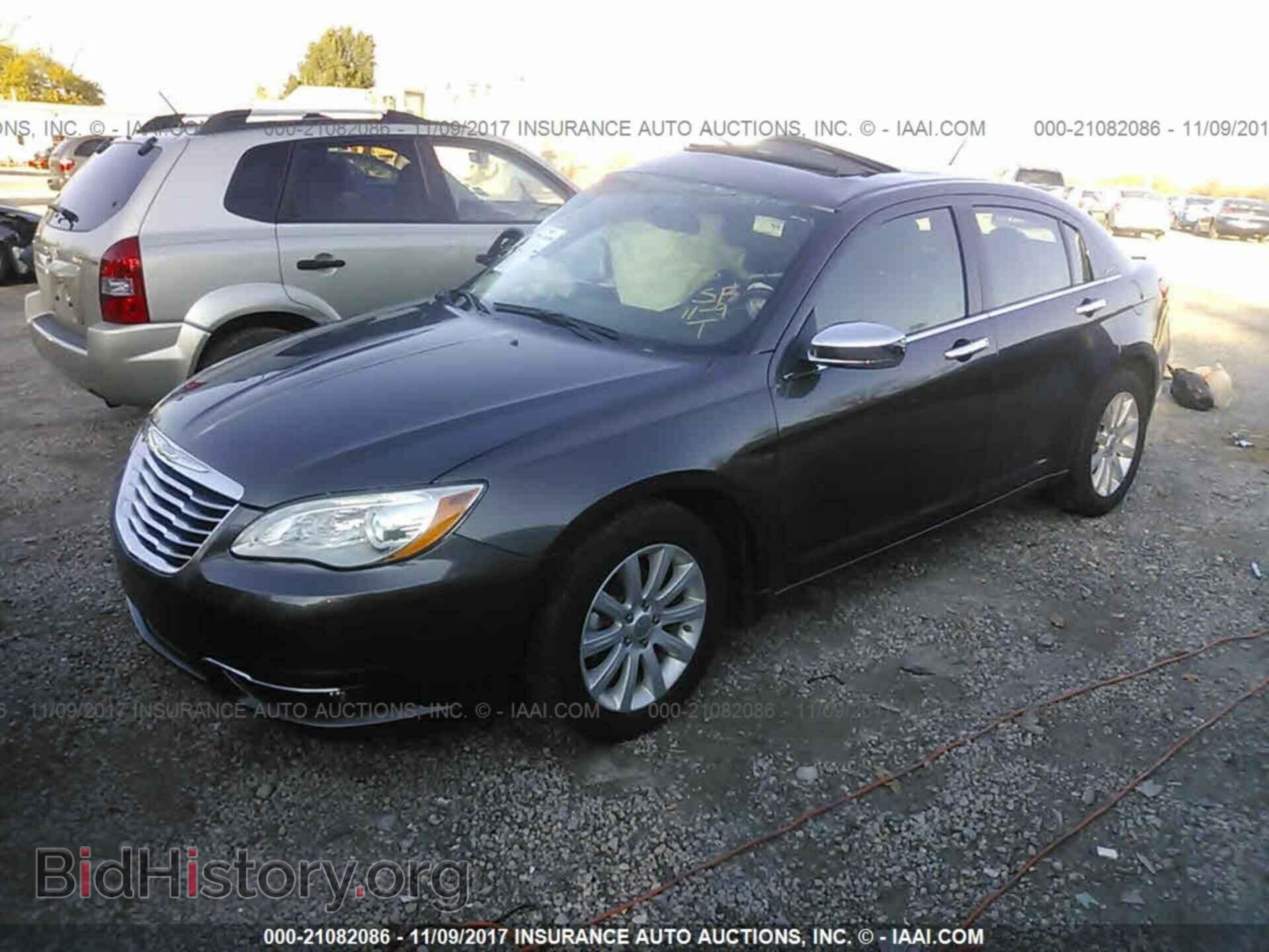 2014 Chrysler 200 - VIN: 1C3CCBCG4EN198945 - Photo 2