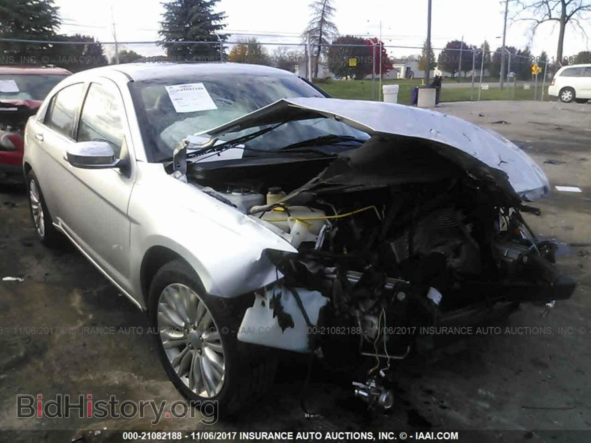 Photo 1C3BC2FB6BN601007 - Chrysler 200 2011