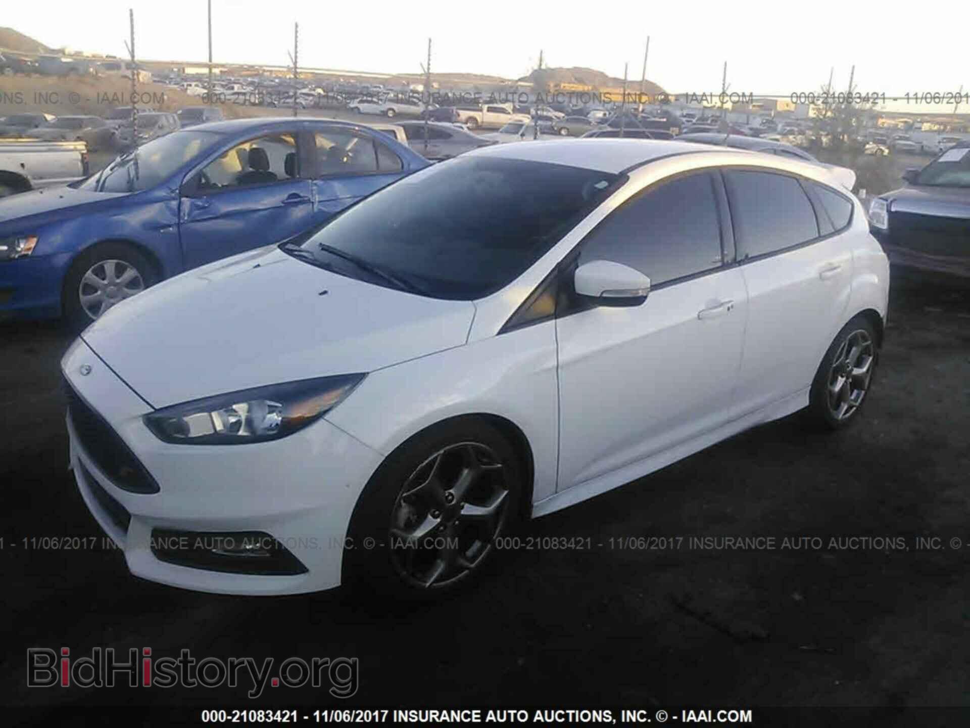 2016 Ford Focus - VIN: 1FADP3L90GL208953 - Photo 2