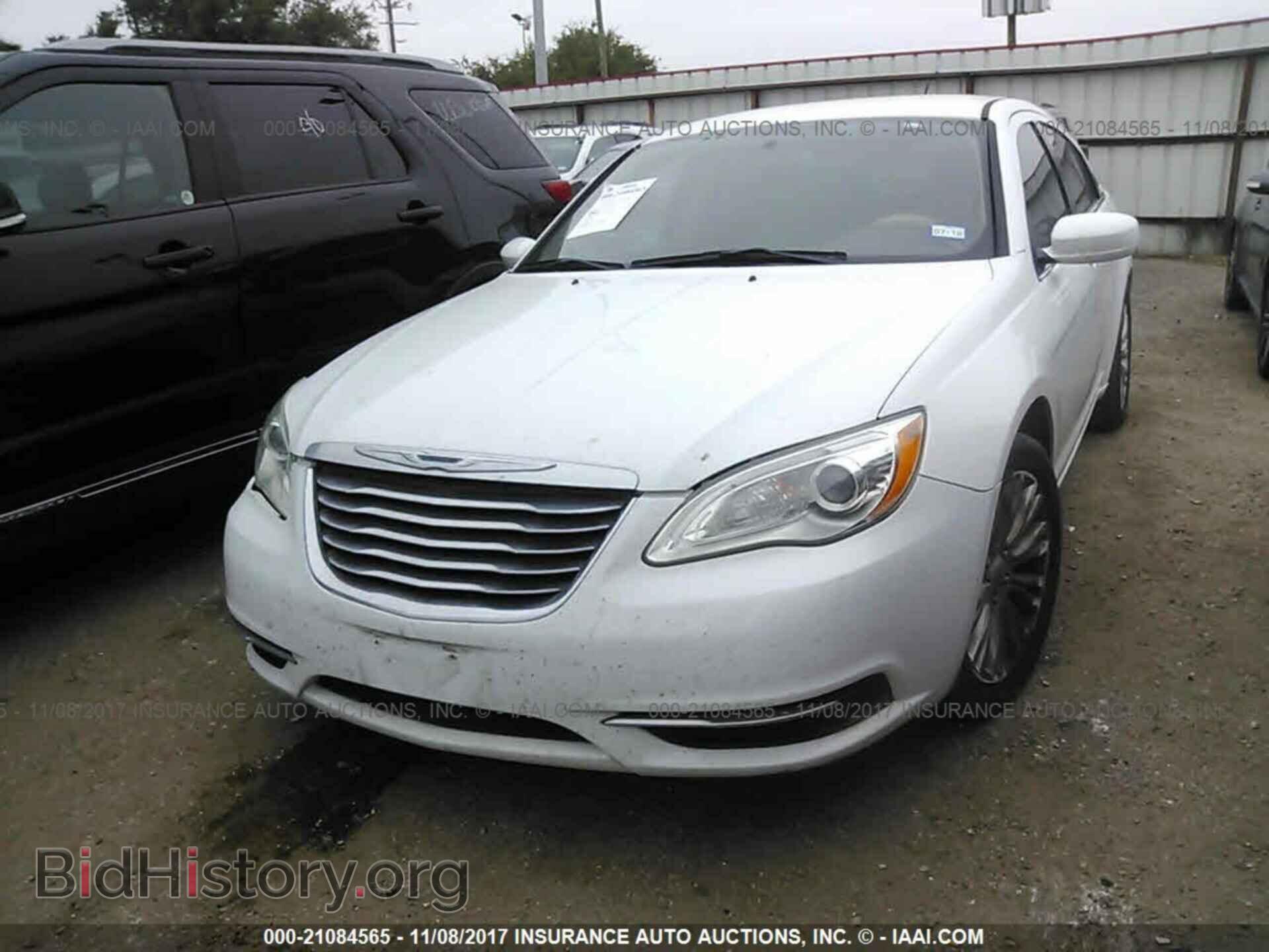 2013 Chrysler 200 - VIN: 1C3CCBAB3DN685673 - Photo 2