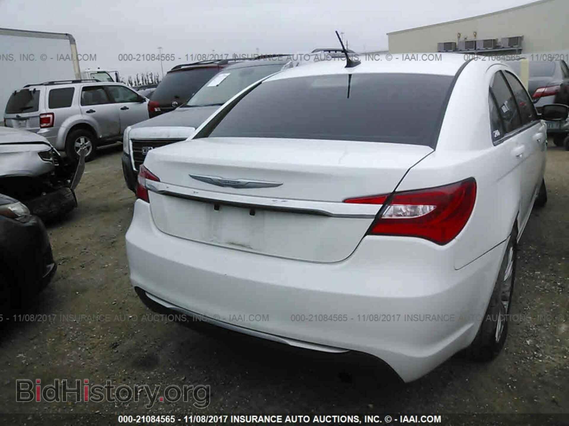 2013 Chrysler 200 - VIN: 1C3CCBAB3DN685673 - Photo 4