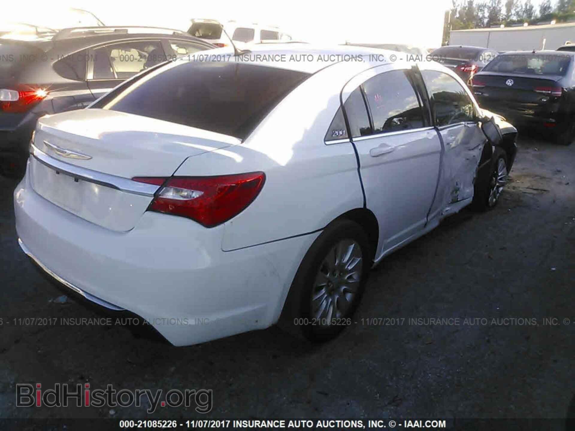 2013 Chrysler 200 - VIN: 1C3CCBAB4DN606611 - Фото 4