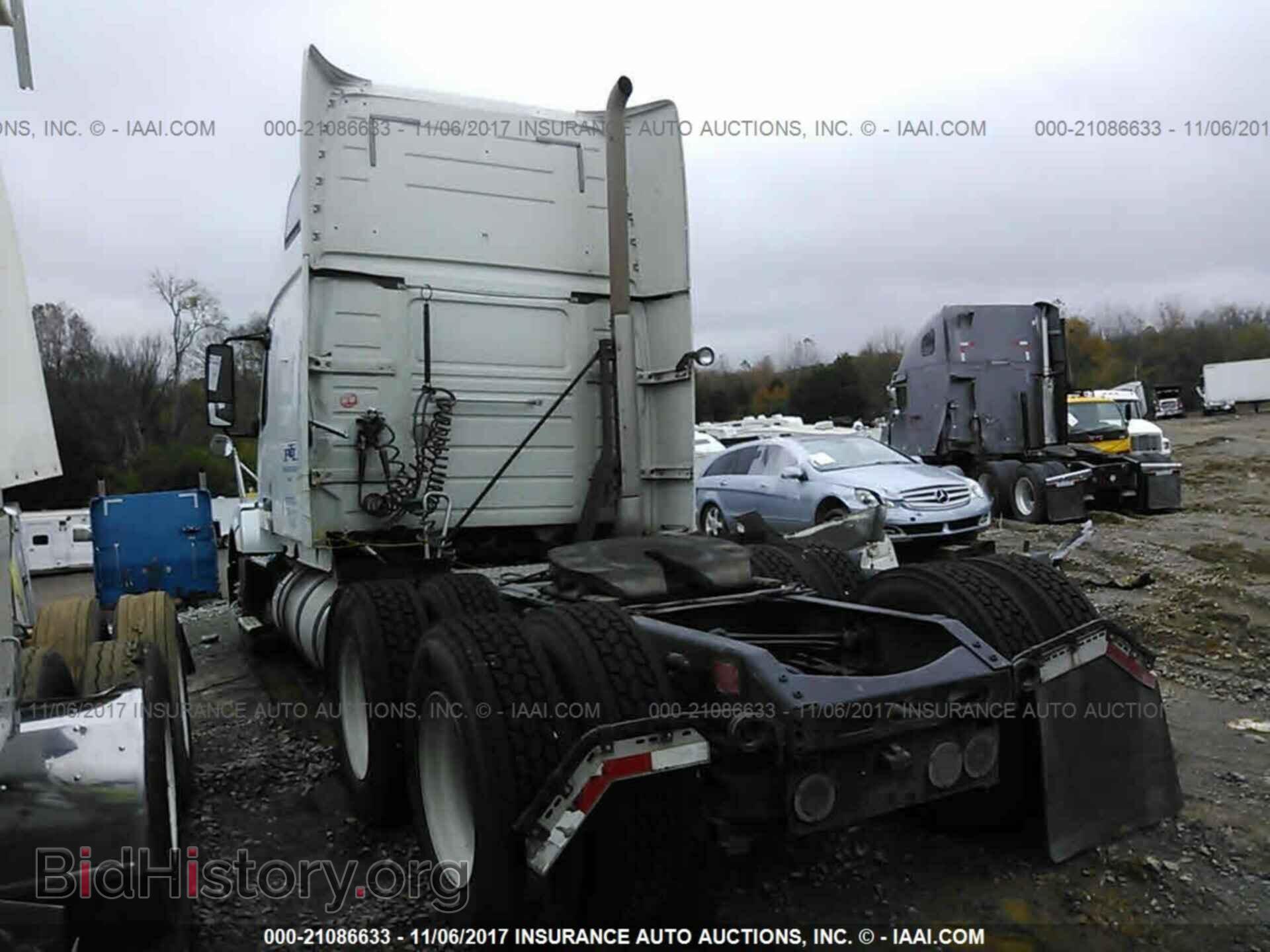 2012 Volvo Vnl - VIN: 4V4NC9TH4CN537890 - Фото 3