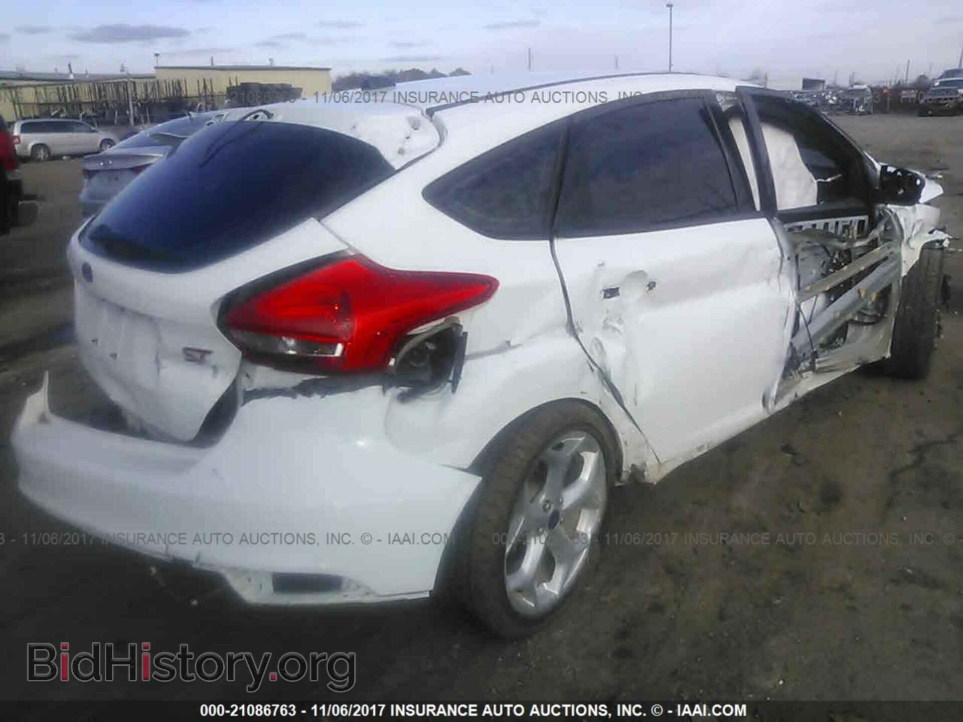 2016 Ford Focus - VIN: 1FADP3L92GL305572 - Фото 4