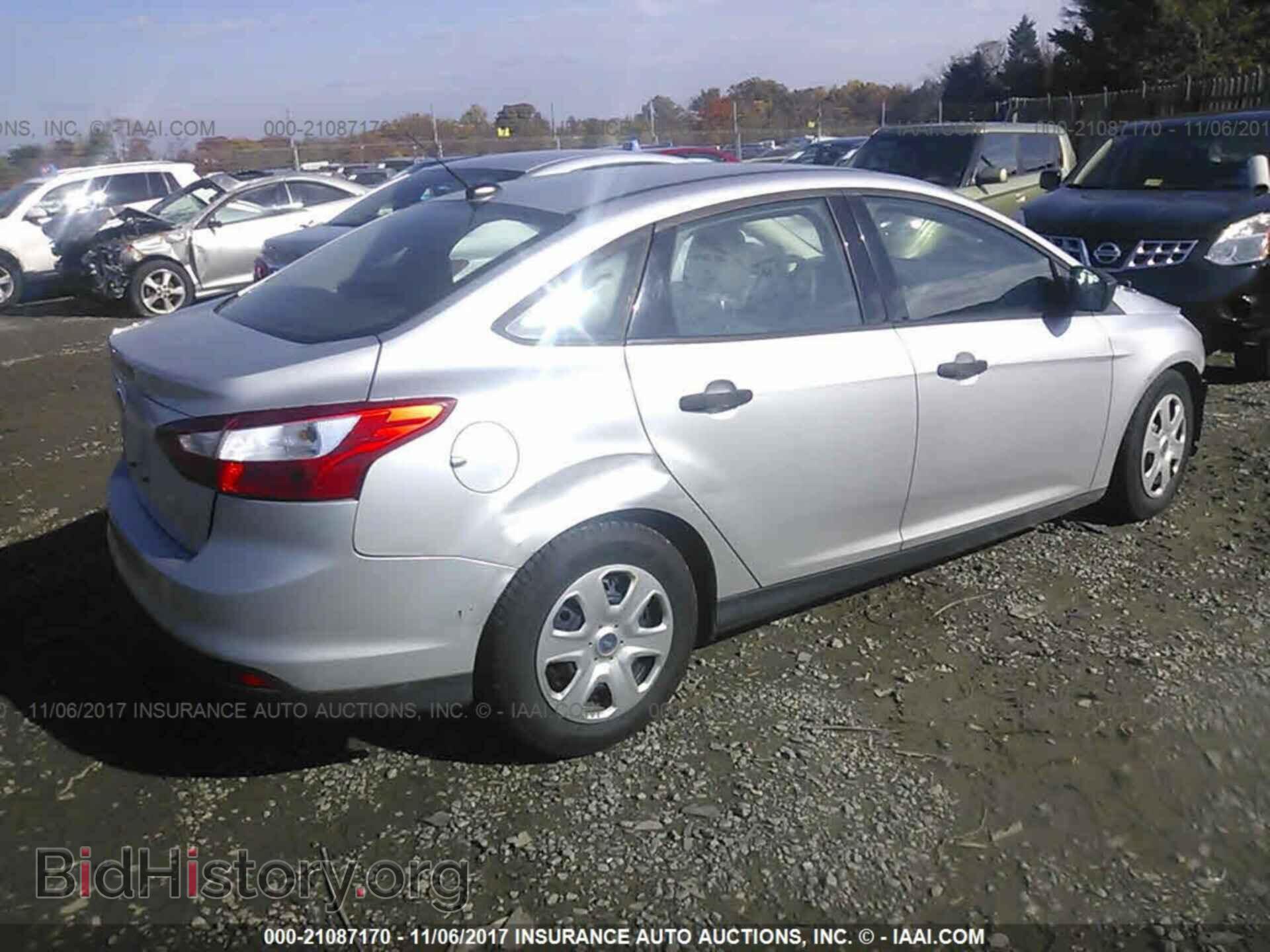 2012 Ford Focus - VIN: 1FAHP3E2XCL126790 - Photo 4