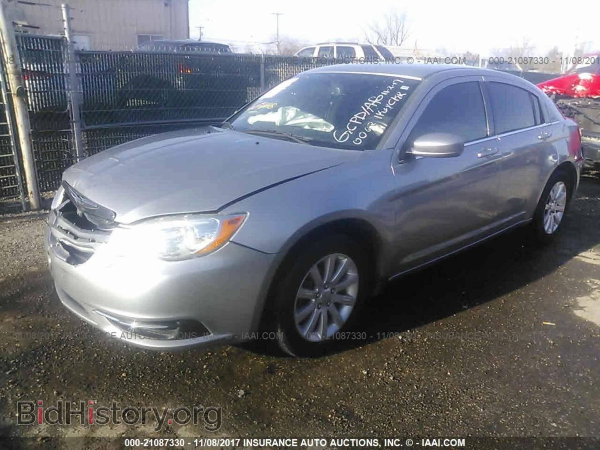 2013 Chrysler 200 - VIN: 1C3CCBBB1DN510062 - Фото 2