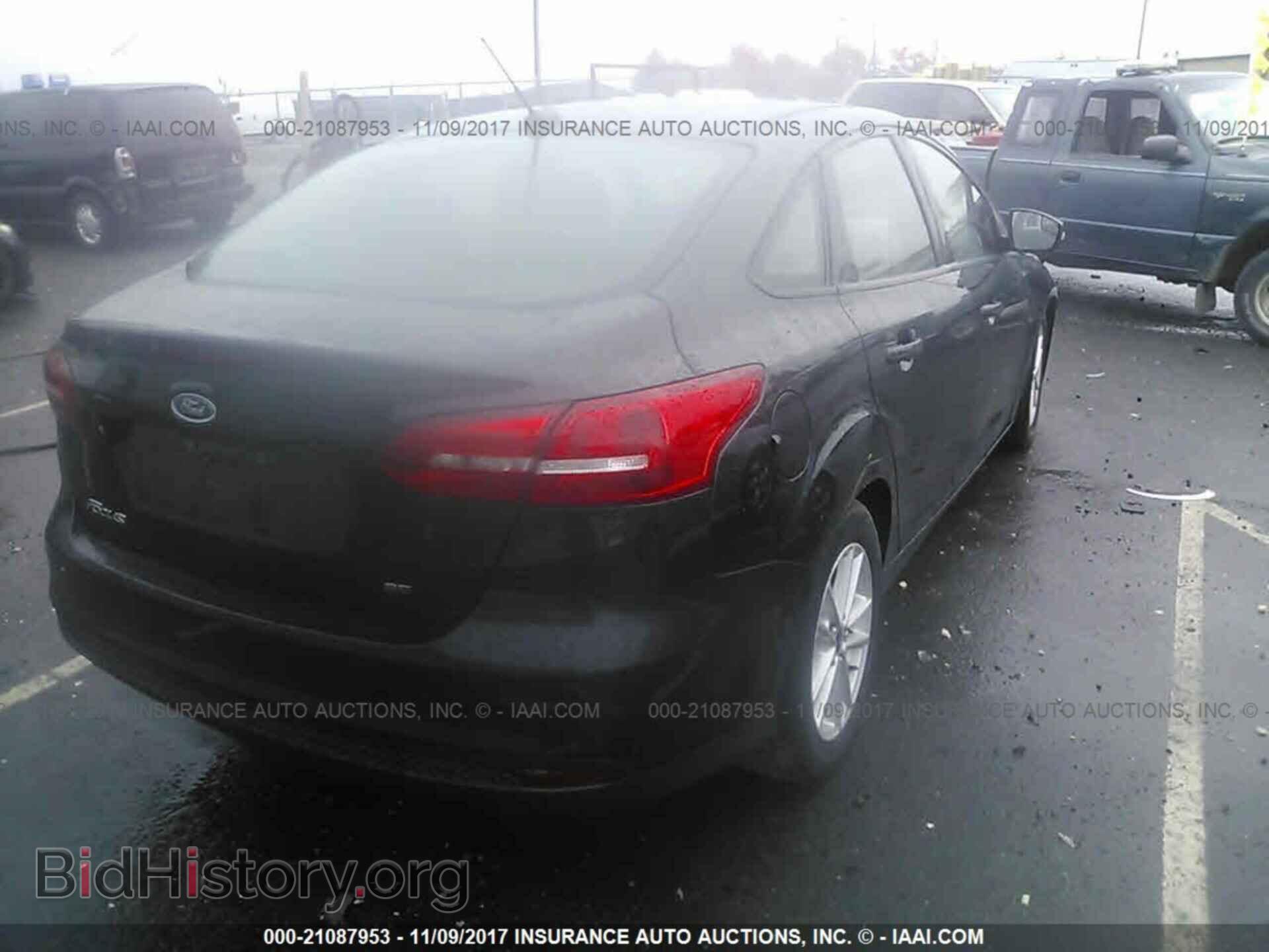 2015 Ford Focus - VIN: 1FADP3F22FL214038 - Photo 4
