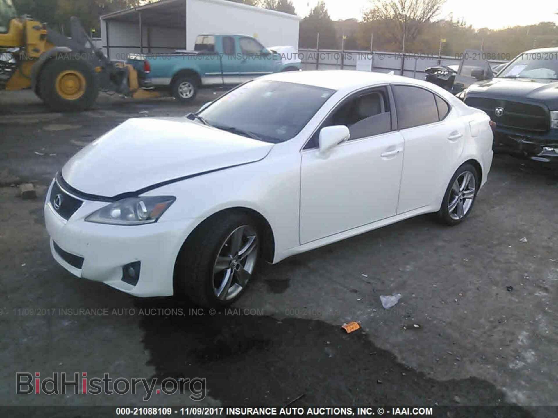 2011 Lexus Is - VIN: JTHBF5C20B5140782 - Photo 2