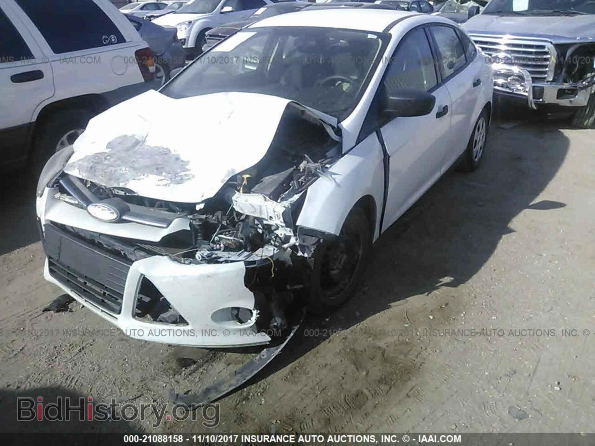 2012 Ford Focus - VIN: 1FAHP3E29CL174555 - Photo 2