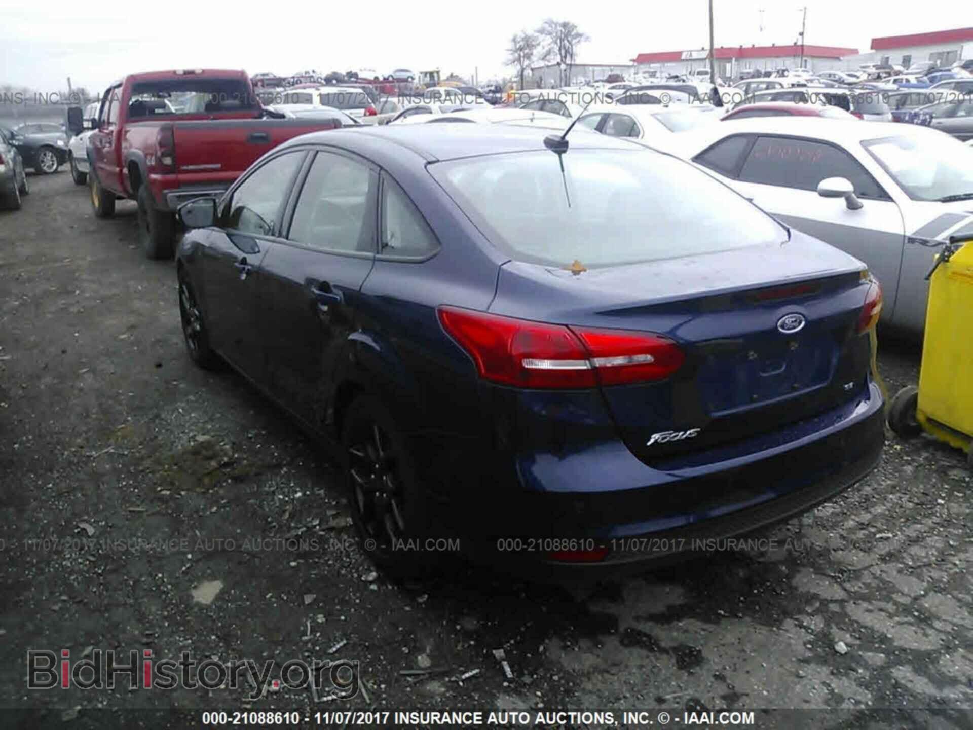 2016 Ford Focus - VIN: 1FADP3F21GL330090 - Photo 3