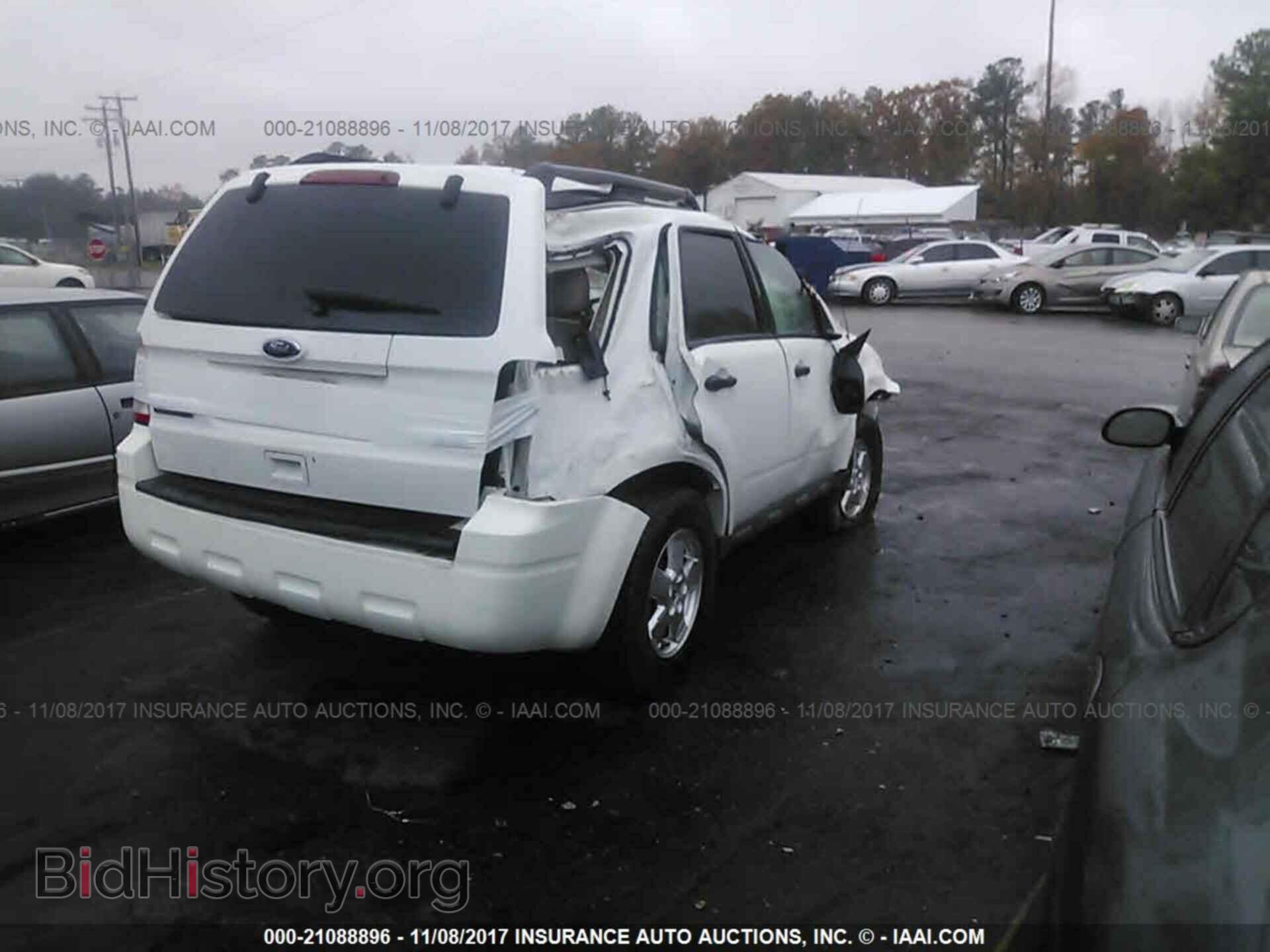 2011 Ford Escape - VIN: 1FMCU0DG5BKA22541 - Photo 4