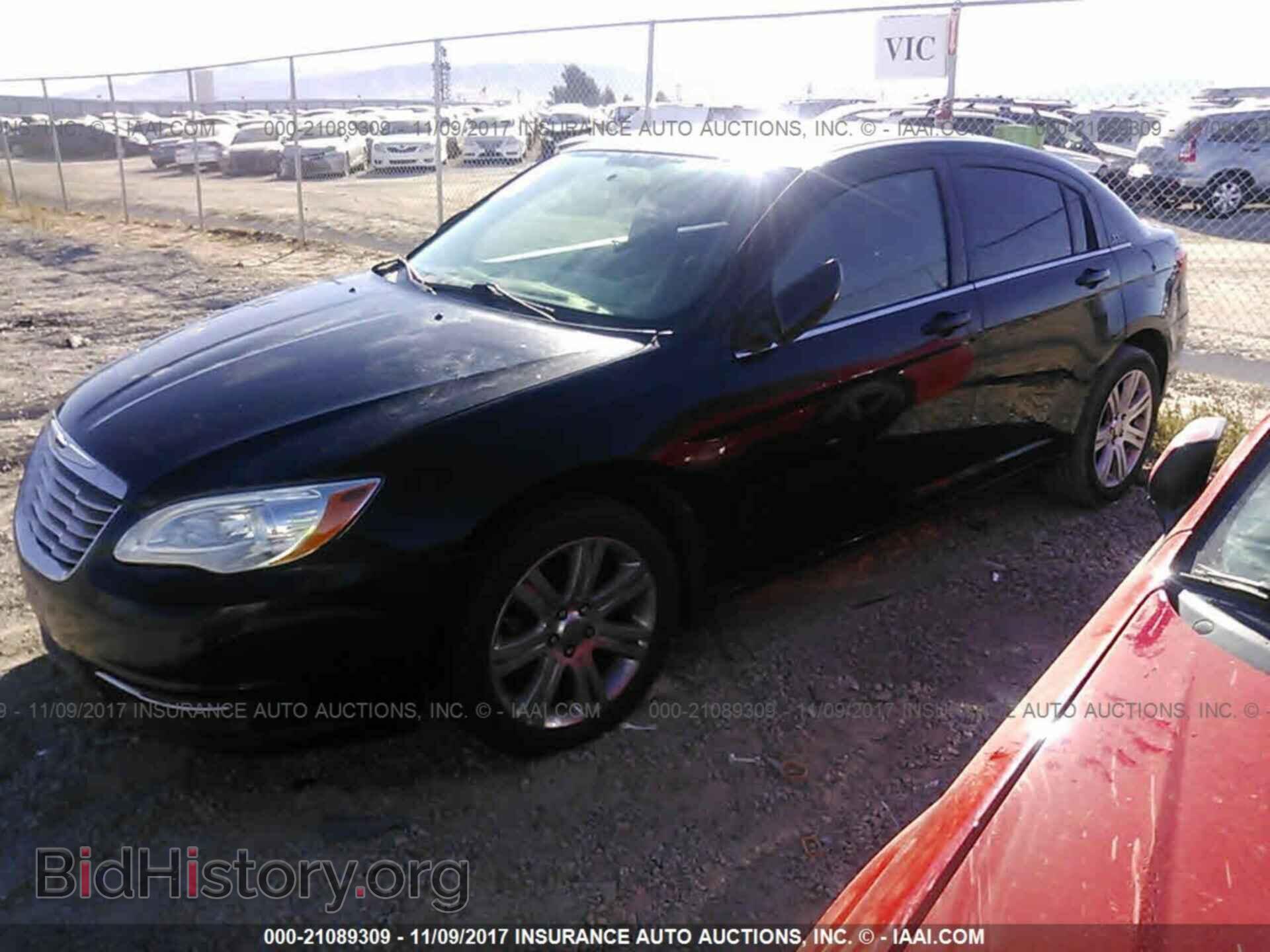 2013 Chrysler 200 - VIN: 1C3CCBBB6DN650012 - Фото 2