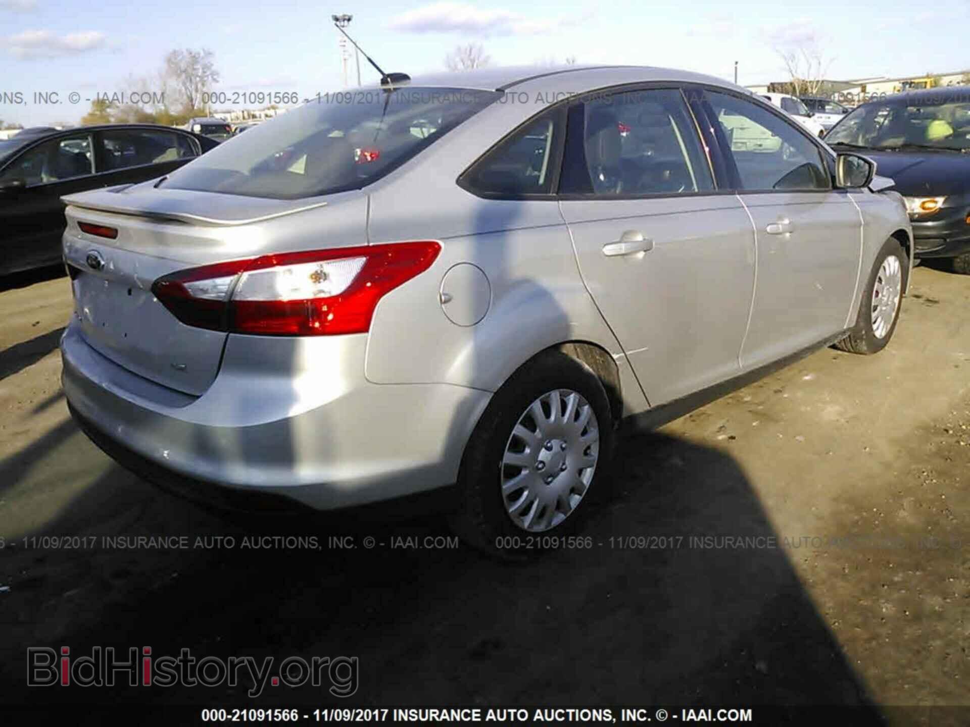 2012 Ford Focus - VIN: 1FAHP3F28CL181205 - Photo 4