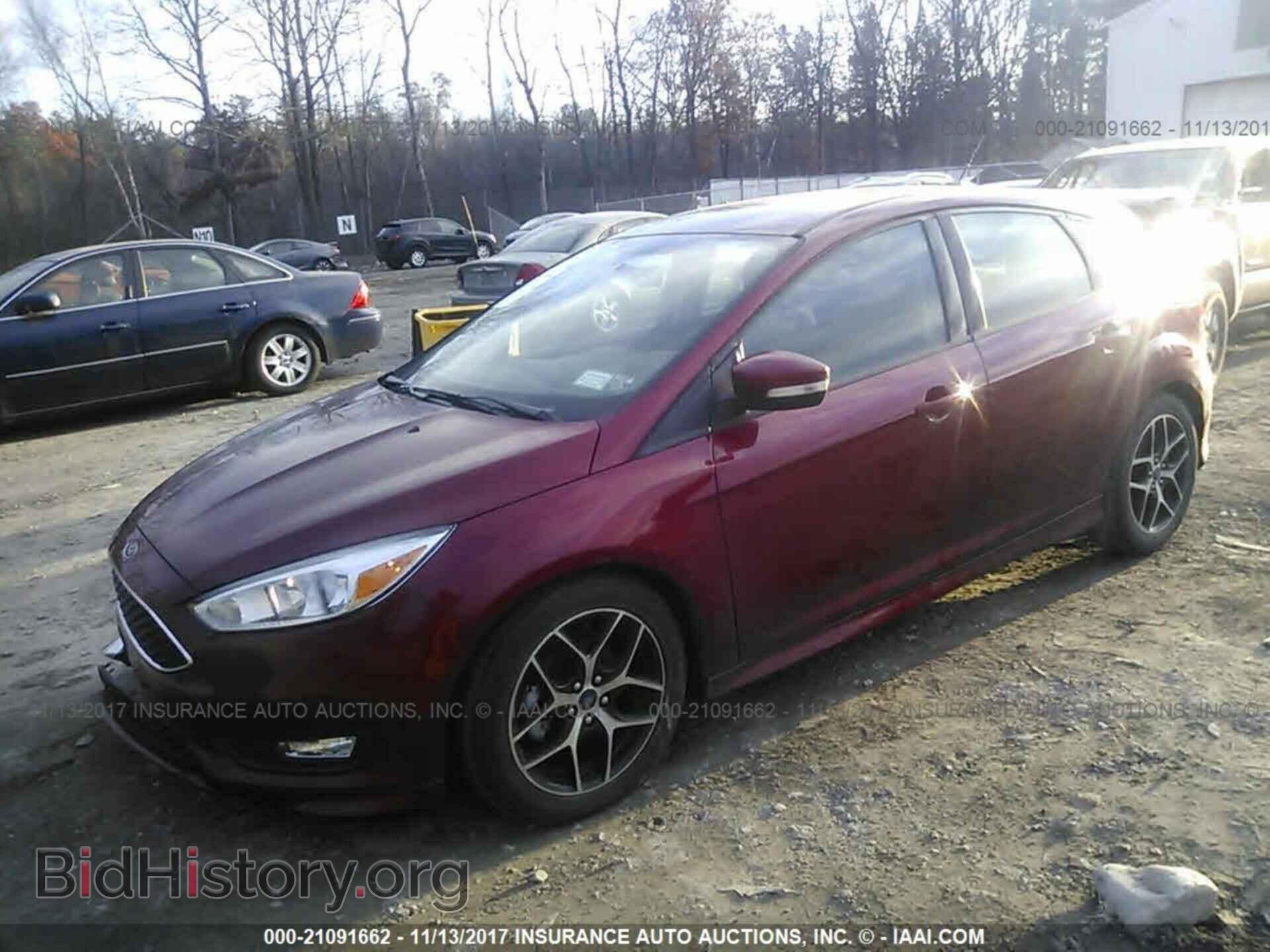 2016 Ford Focus - VIN: 1FADP3K27GL396648 - Photo 2