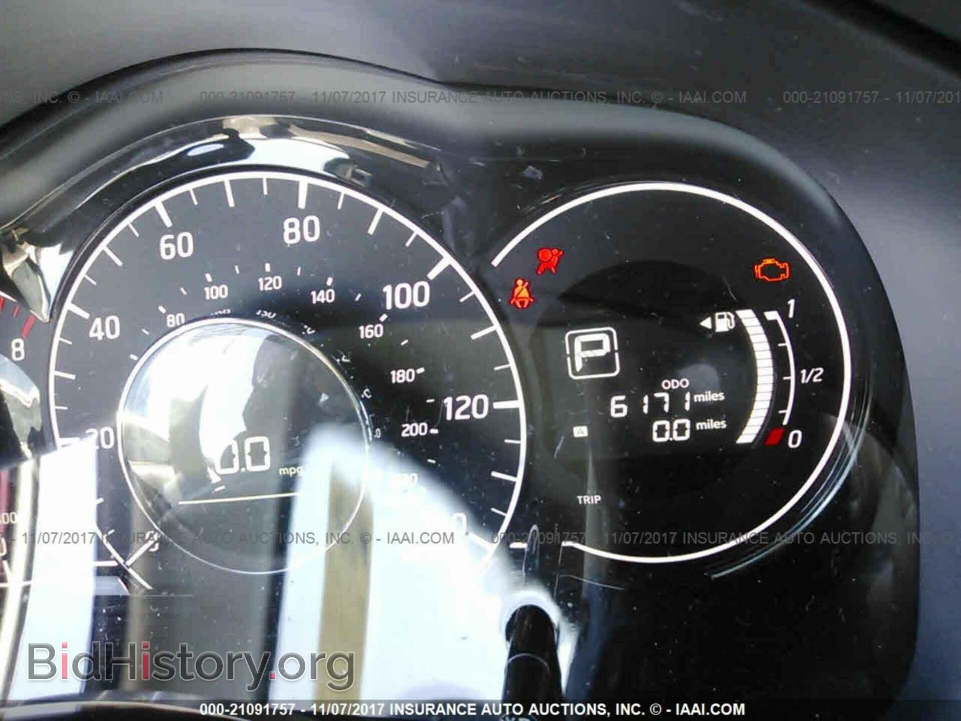 2017 Nissan Versa note - VIN: 3N1CE2CP3HL368791 - Photo 7