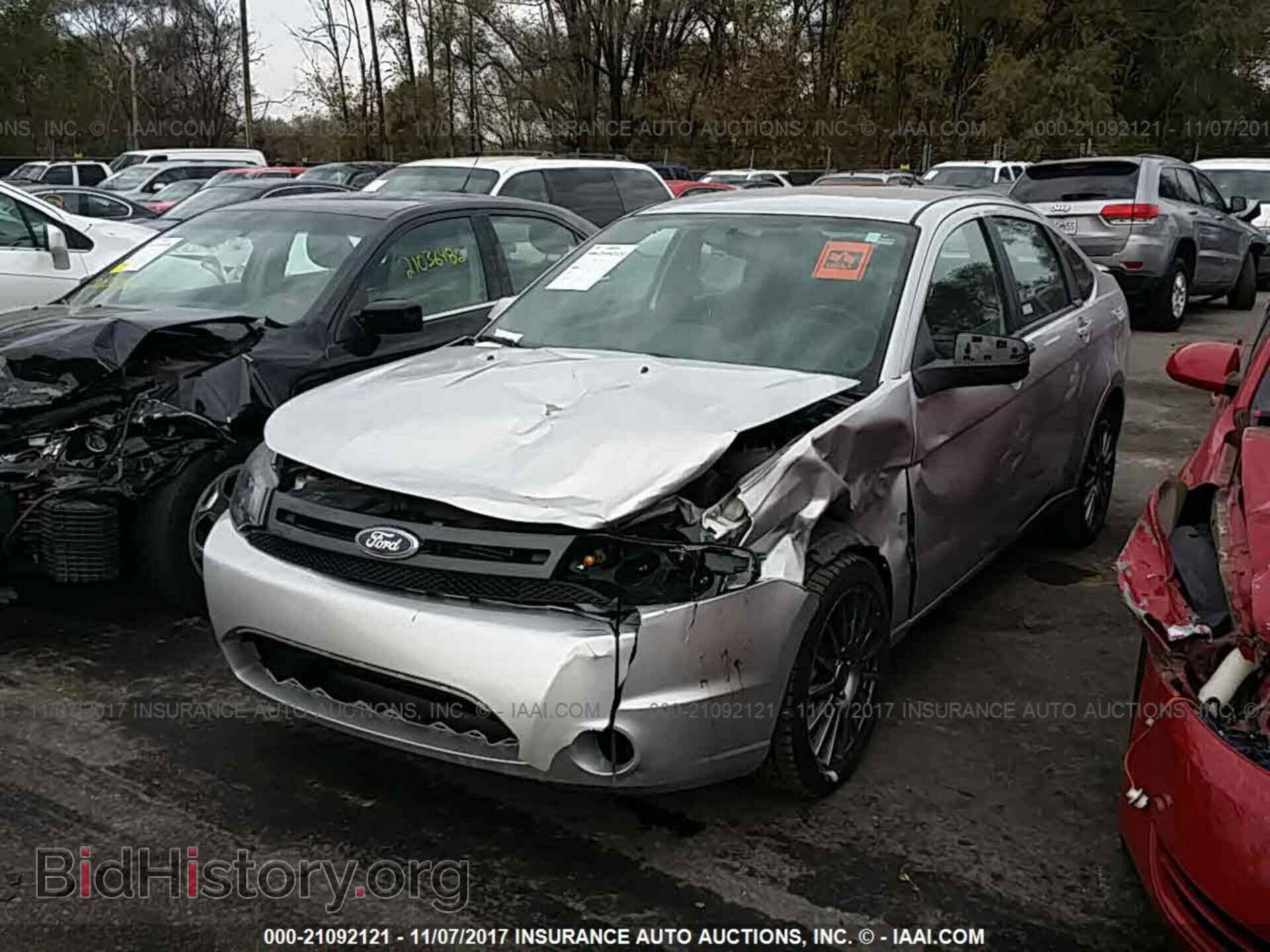 2011 Ford Focus - VIN: 1FAHP3GN2BW102973 - Photo 2