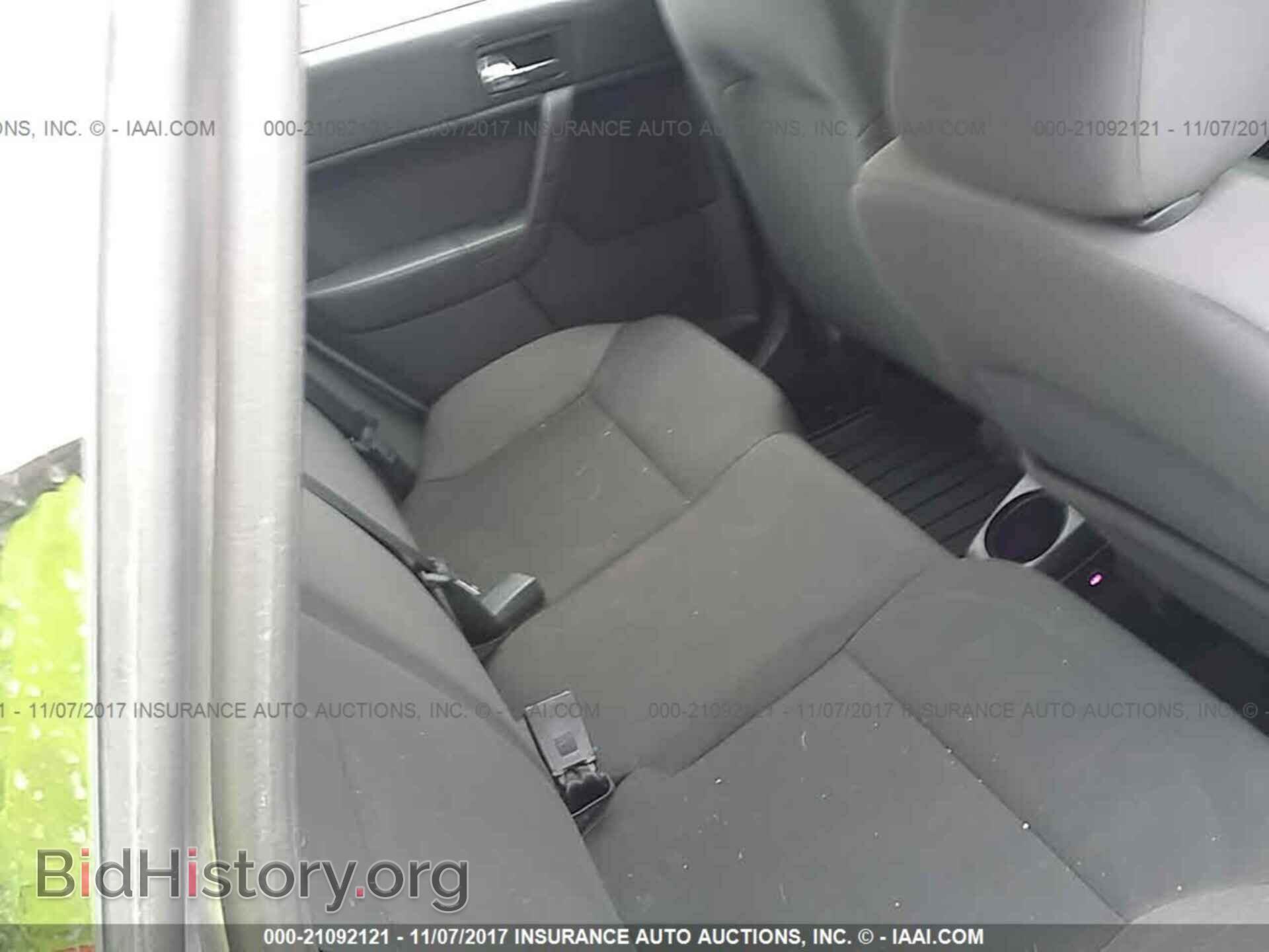 2011 Ford Focus - VIN: 1FAHP3GN2BW102973 - Photo 8