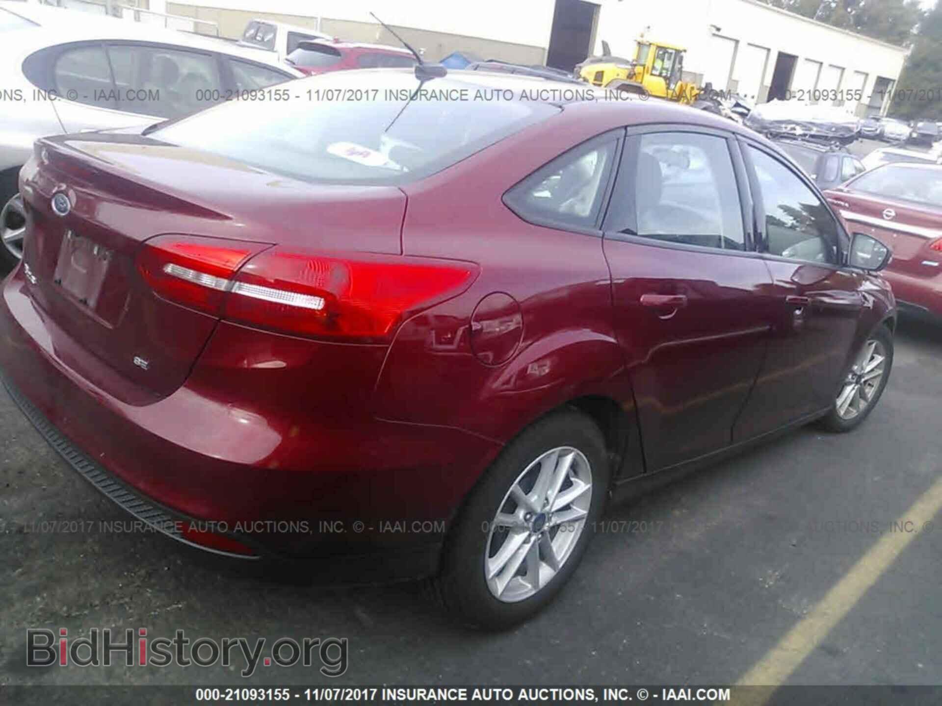 2016 Ford Focus - VIN: 1FADP3F29GL282807 - Photo 4