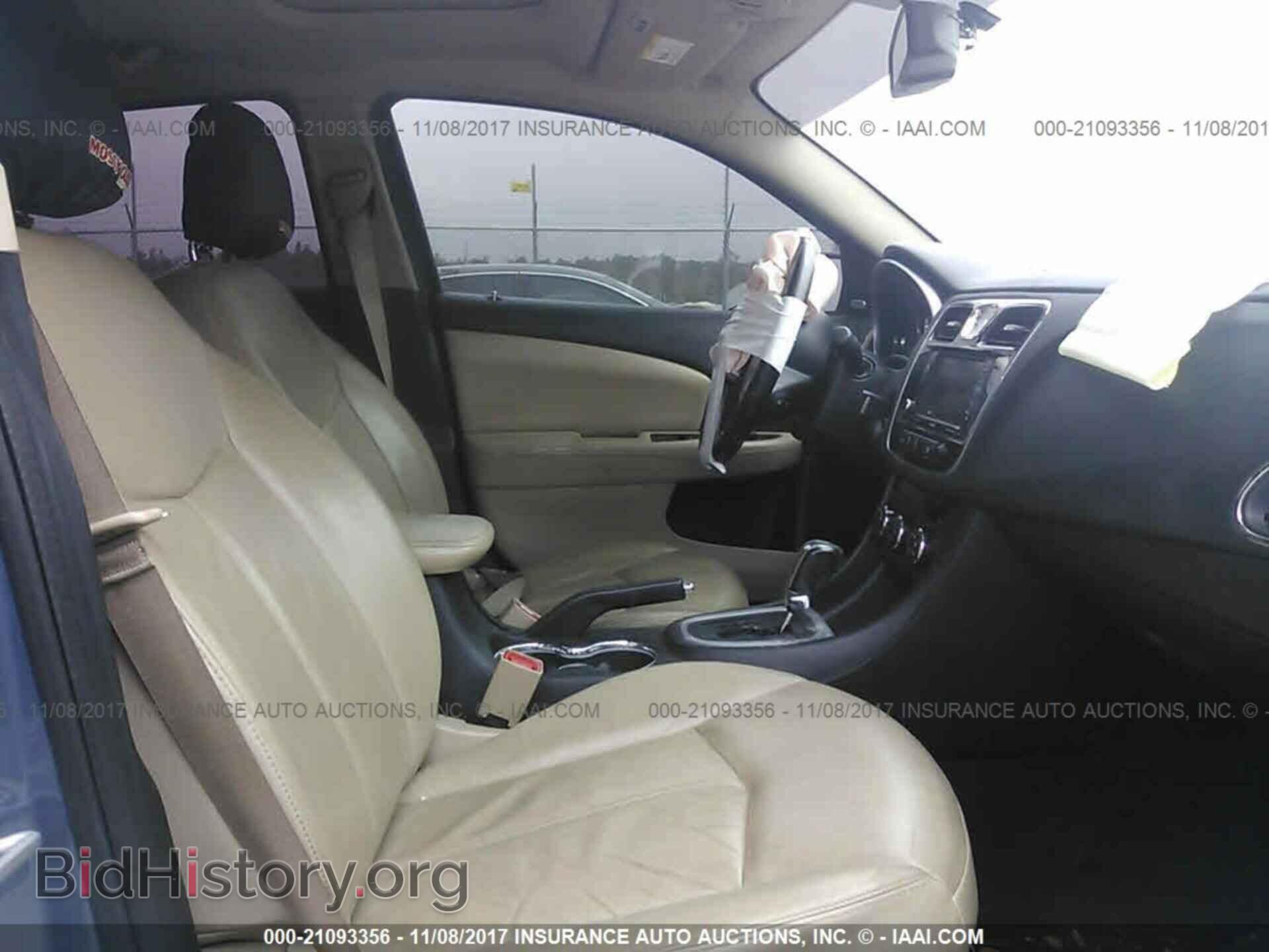 2011 Chrysler 200 - VIN: 1C3BC2FB0BN571115 - Photo 5