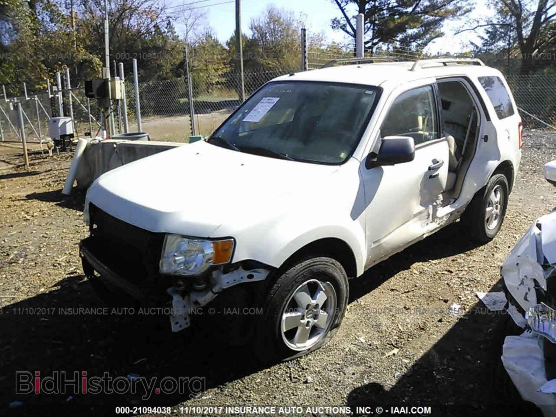 2011 Ford Escape - VIN: 1FMCU0D70BKA83246 - Фото 2