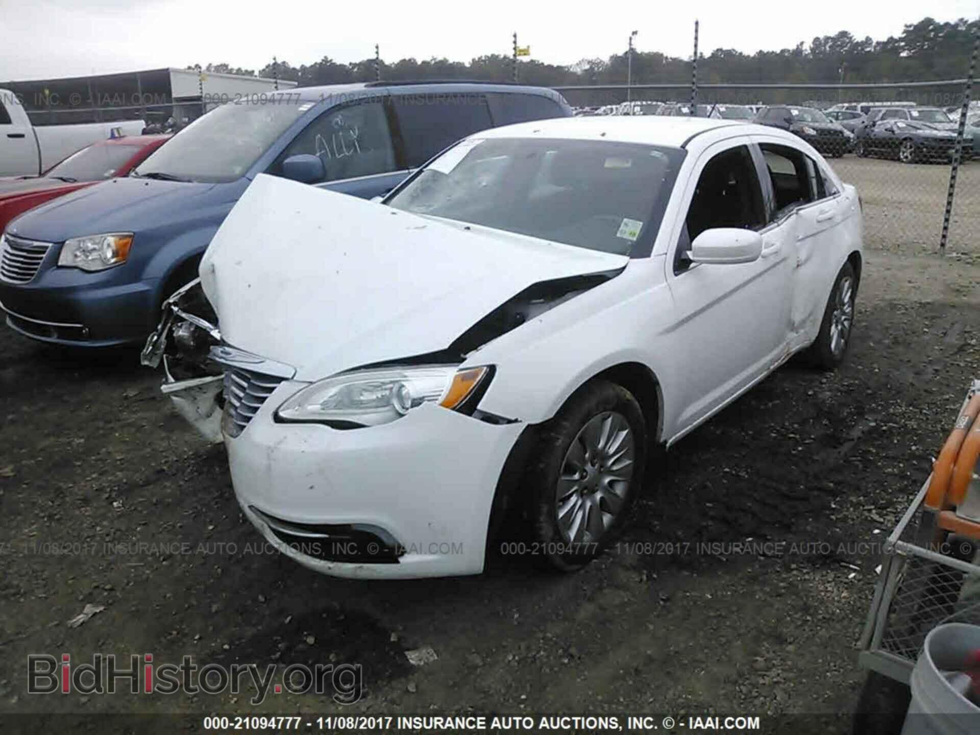 2014 Chrysler 200 - VIN: 1C3CCBAB8EN211042 - Фото 2
