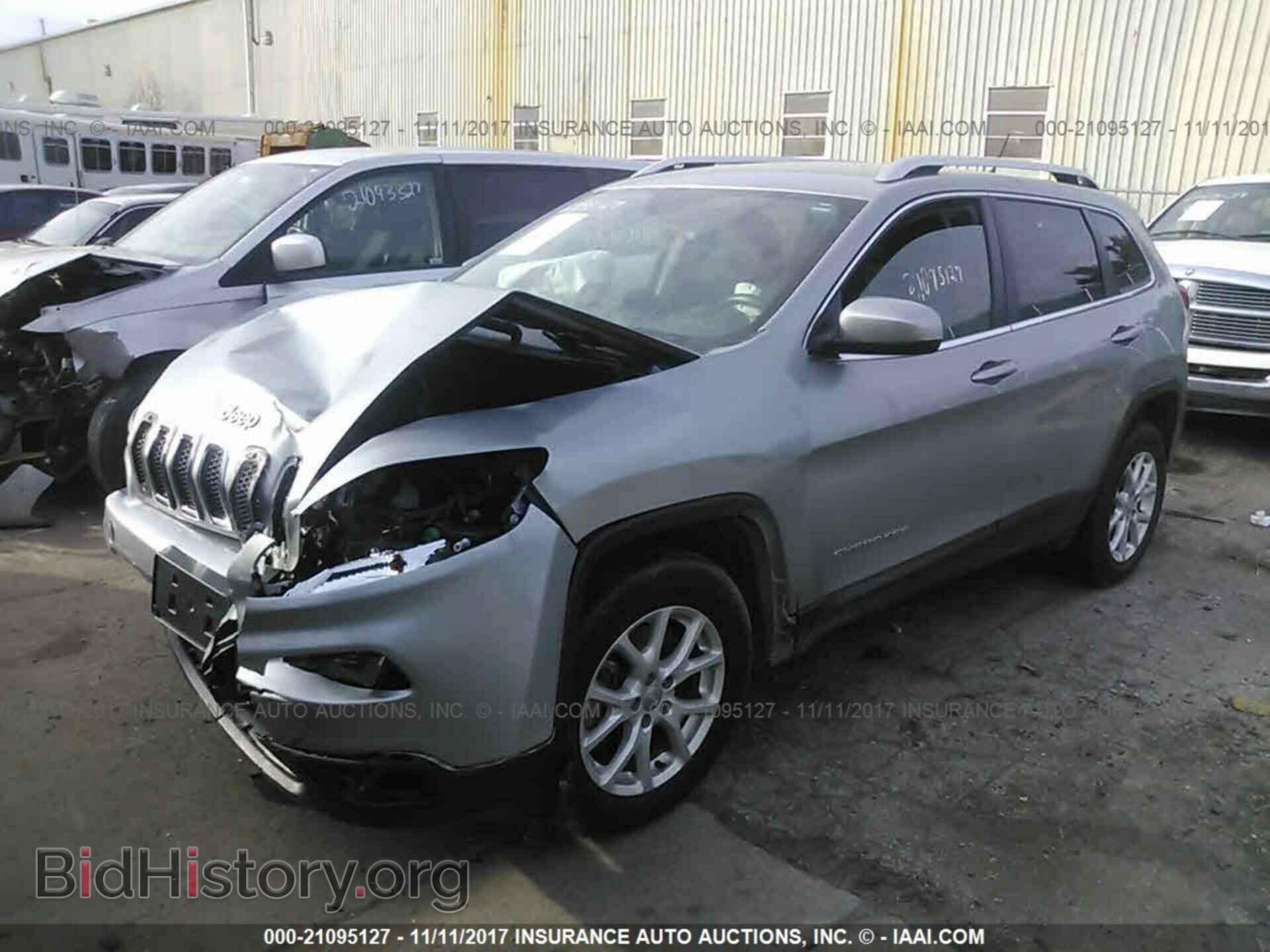 2015 Jeep Cherokee - VIN: 1C4PJMCBXFW679751 - Фото 2