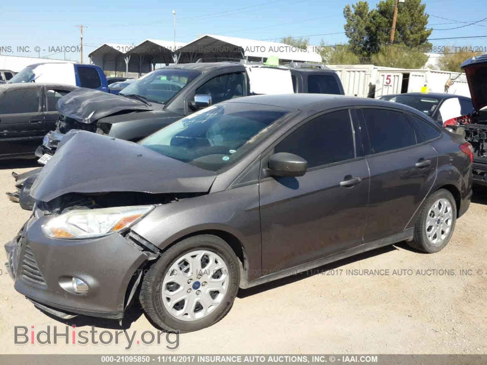 2012 Ford Focus - VIN: 1FAHP3F2XCL267650 - Photo 2