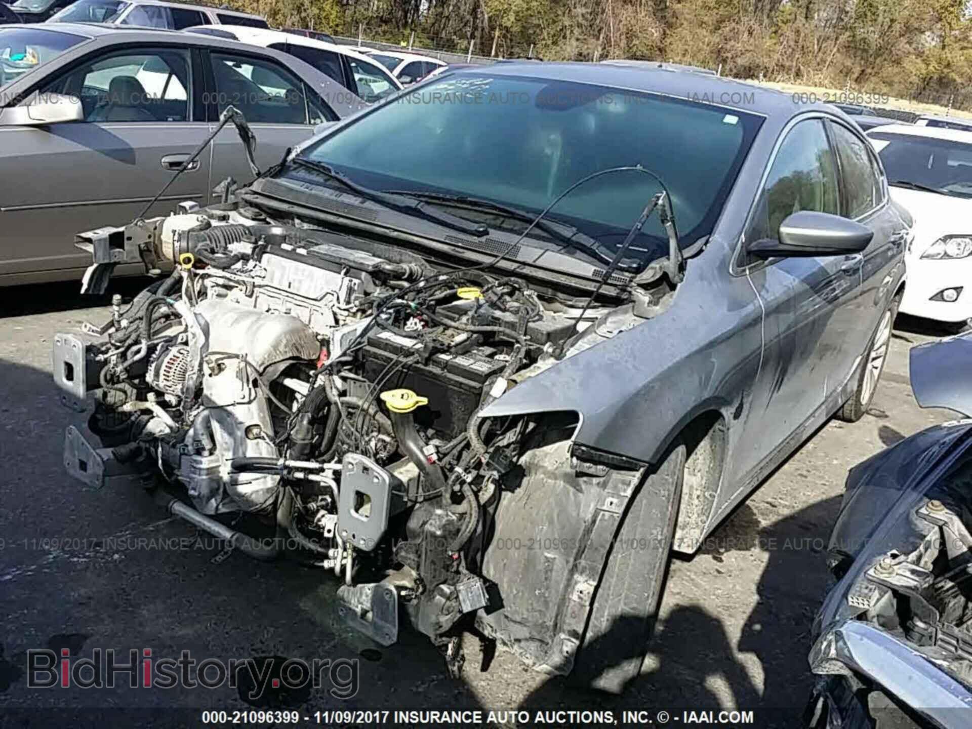 2015 Chrysler 200 - VIN: 1C3CCCAB8FN531405 - Photo 2