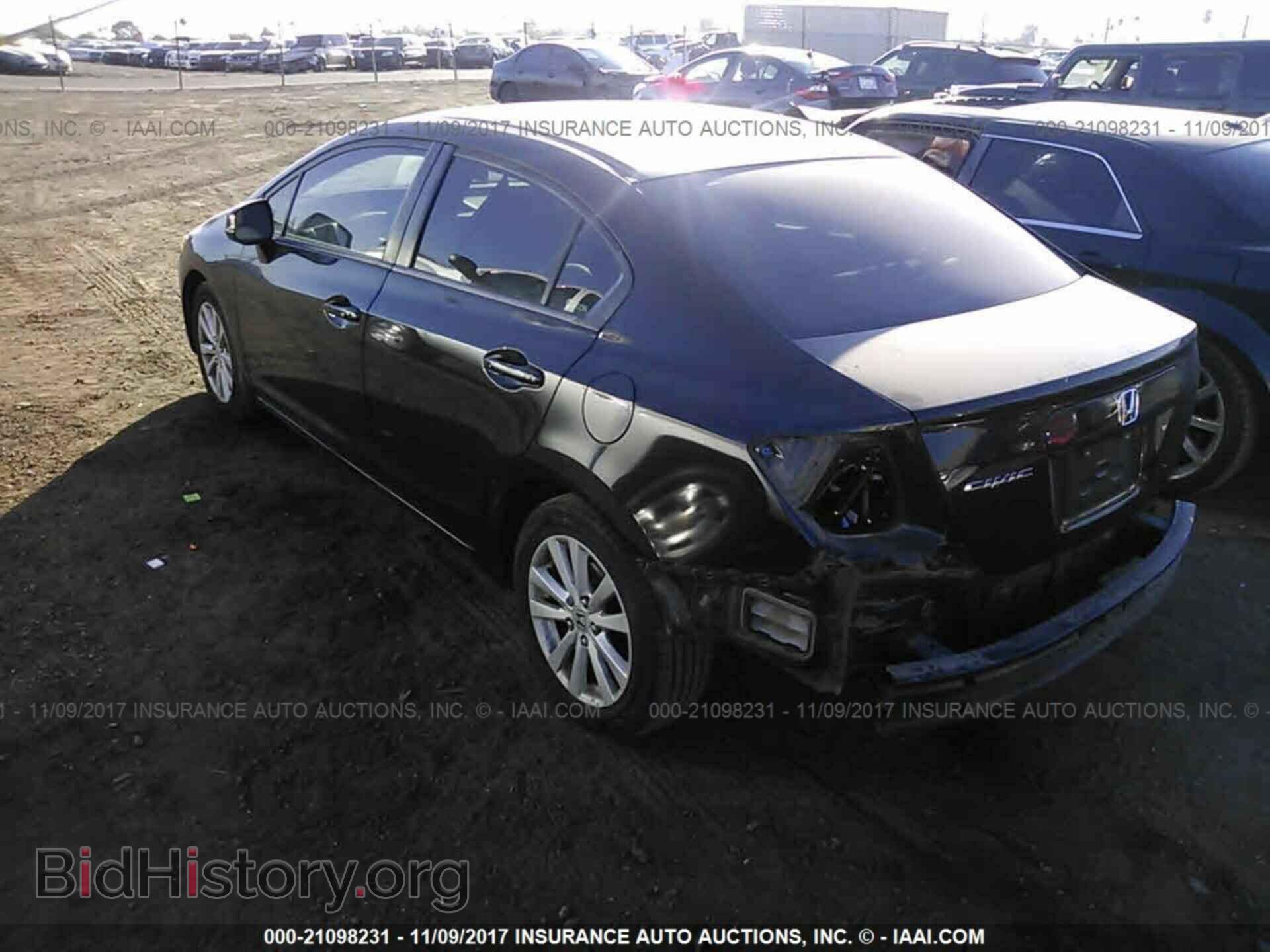 2012 Honda Civic - VIN: 2HGFB2F87CH520582 - Photo 3