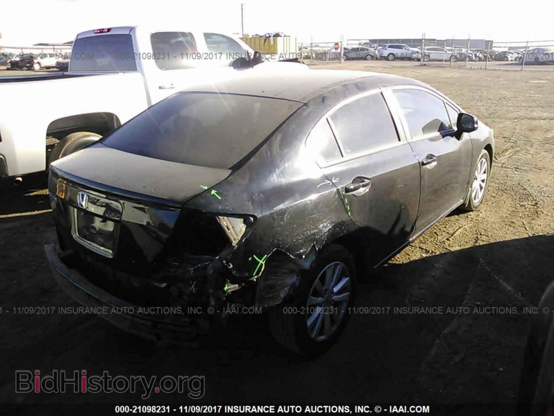 2012 Honda Civic - VIN: 2HGFB2F87CH520582 - Photo 4