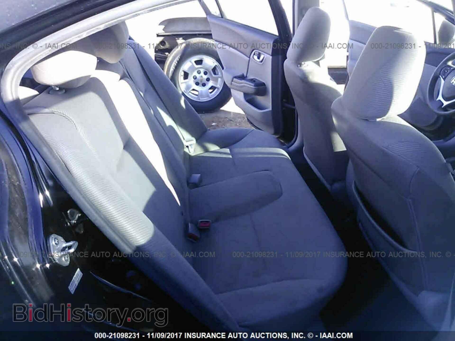2012 Honda Civic - VIN: 2HGFB2F87CH520582 - Photo 8