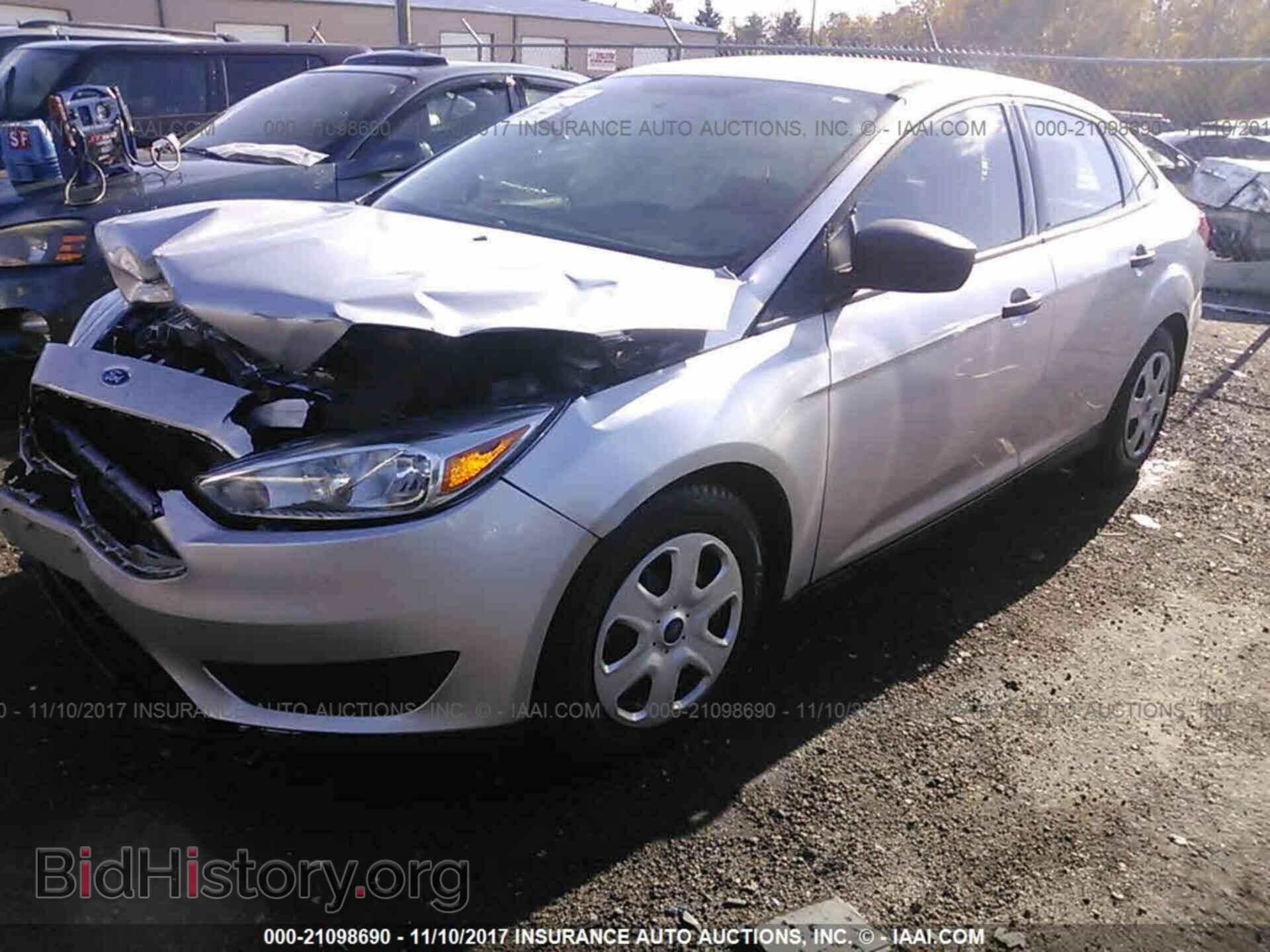 2015 Ford Focus - VIN: 1FADP3E21FL286429 - Photo 2